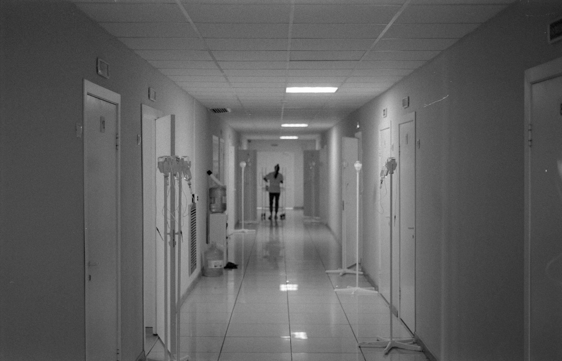 A hospital hallway | Source: Pexels