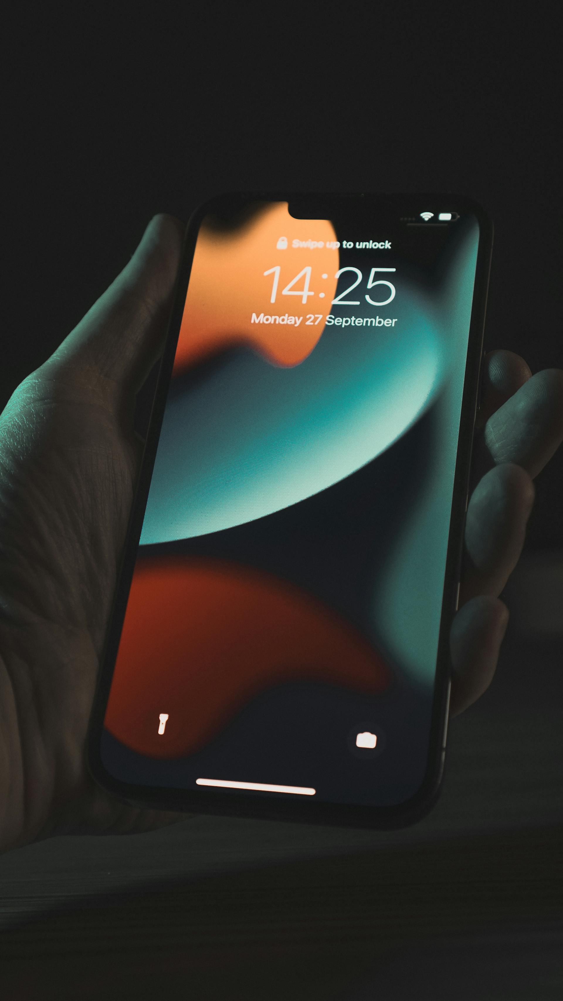 A person holding a smartphone | Source: Pexels