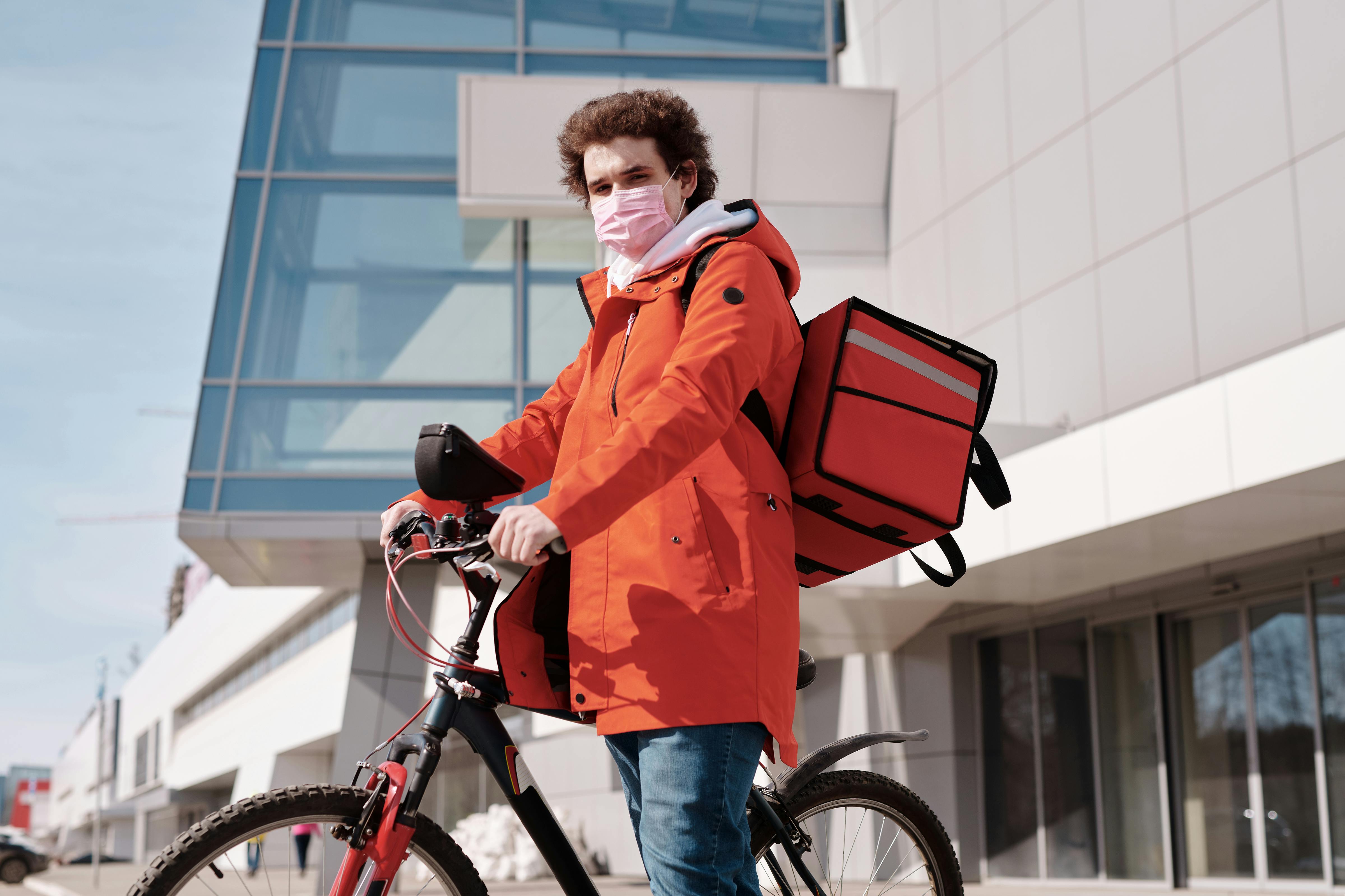 A delivery driver | Source: Pexels