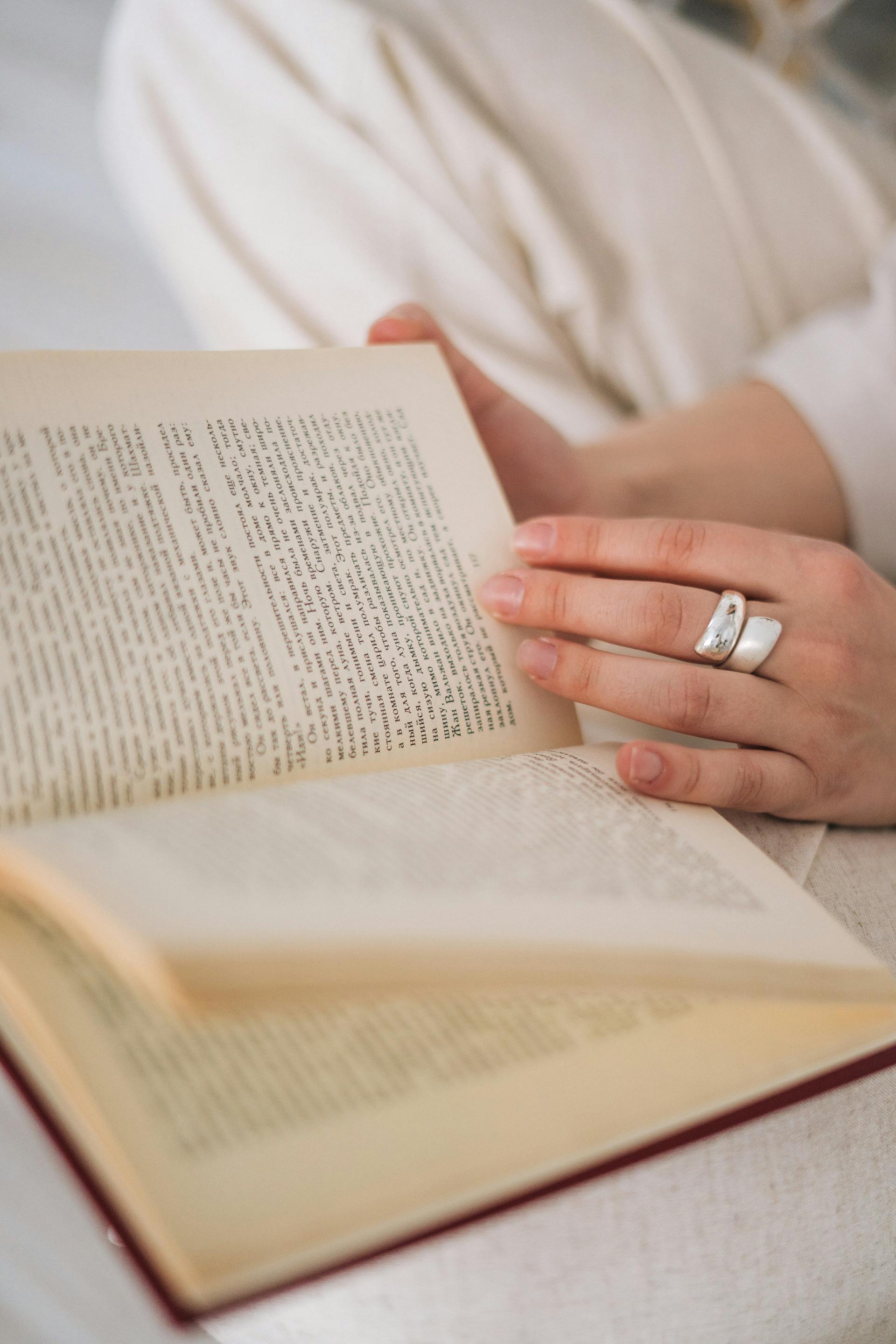 A woman reading a book | Source: Pexels