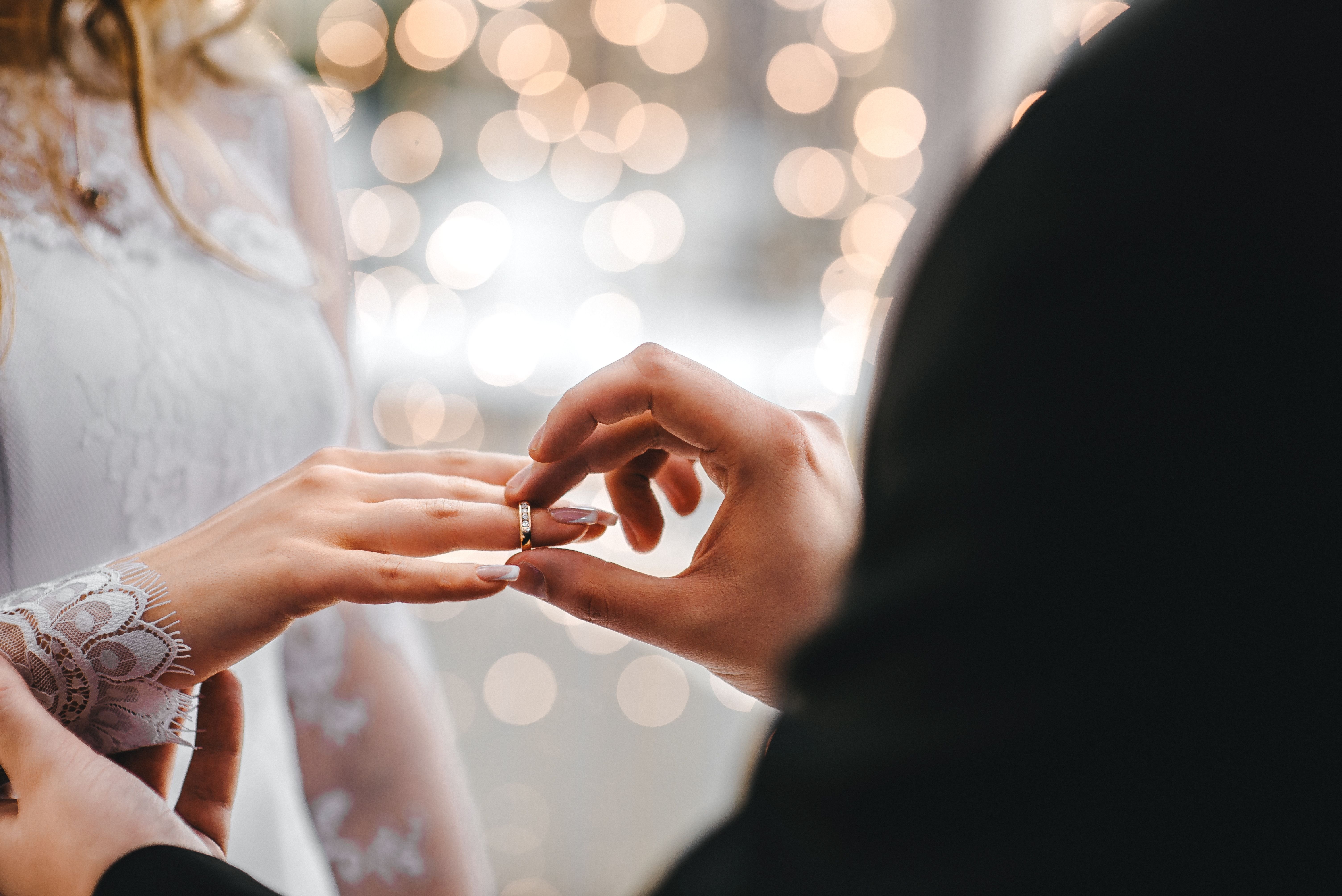 Andrew and Lizzie got married after she got pregnant | Source: Shutterstock