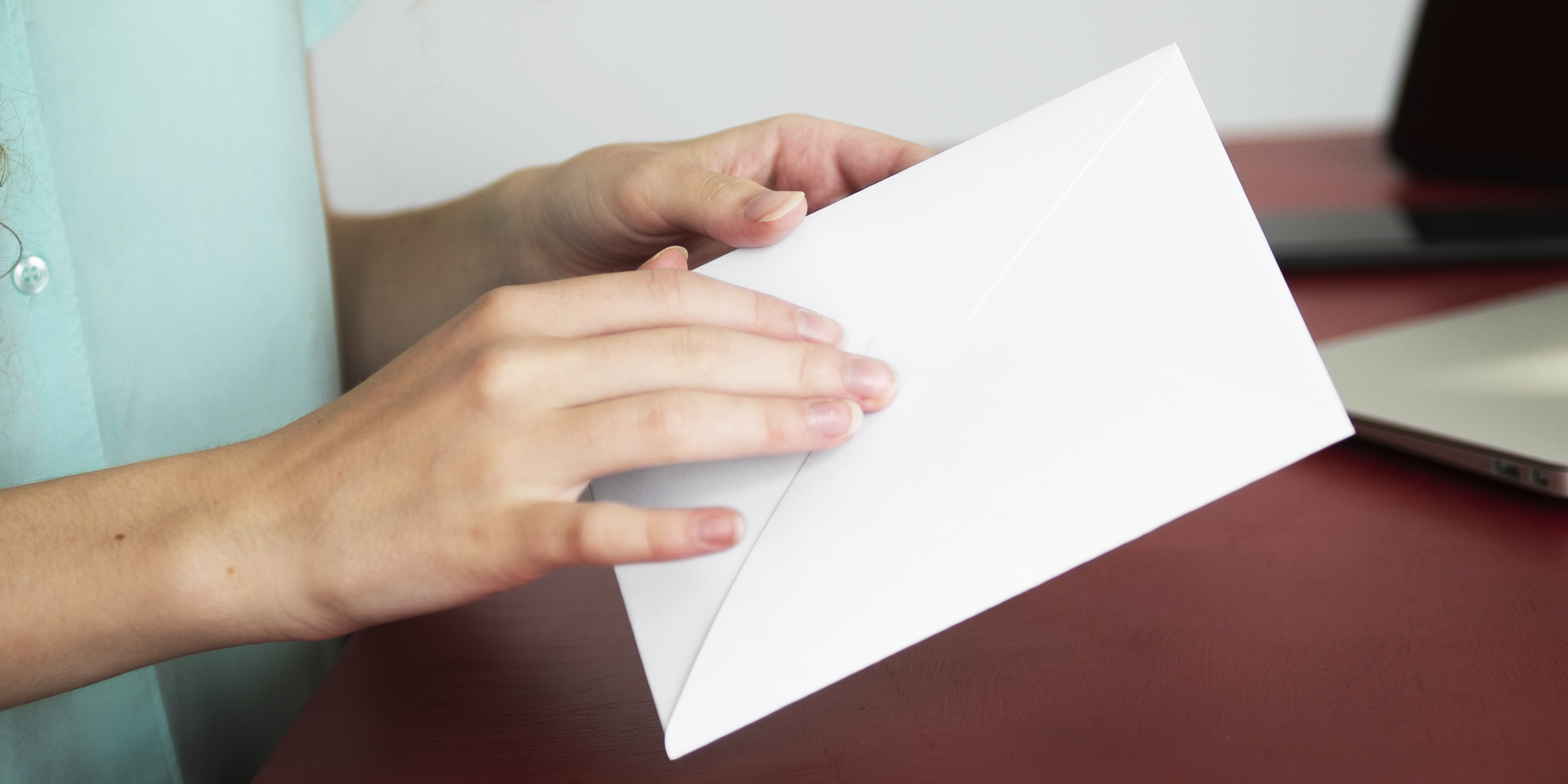 A white envelope | Source: Freepik