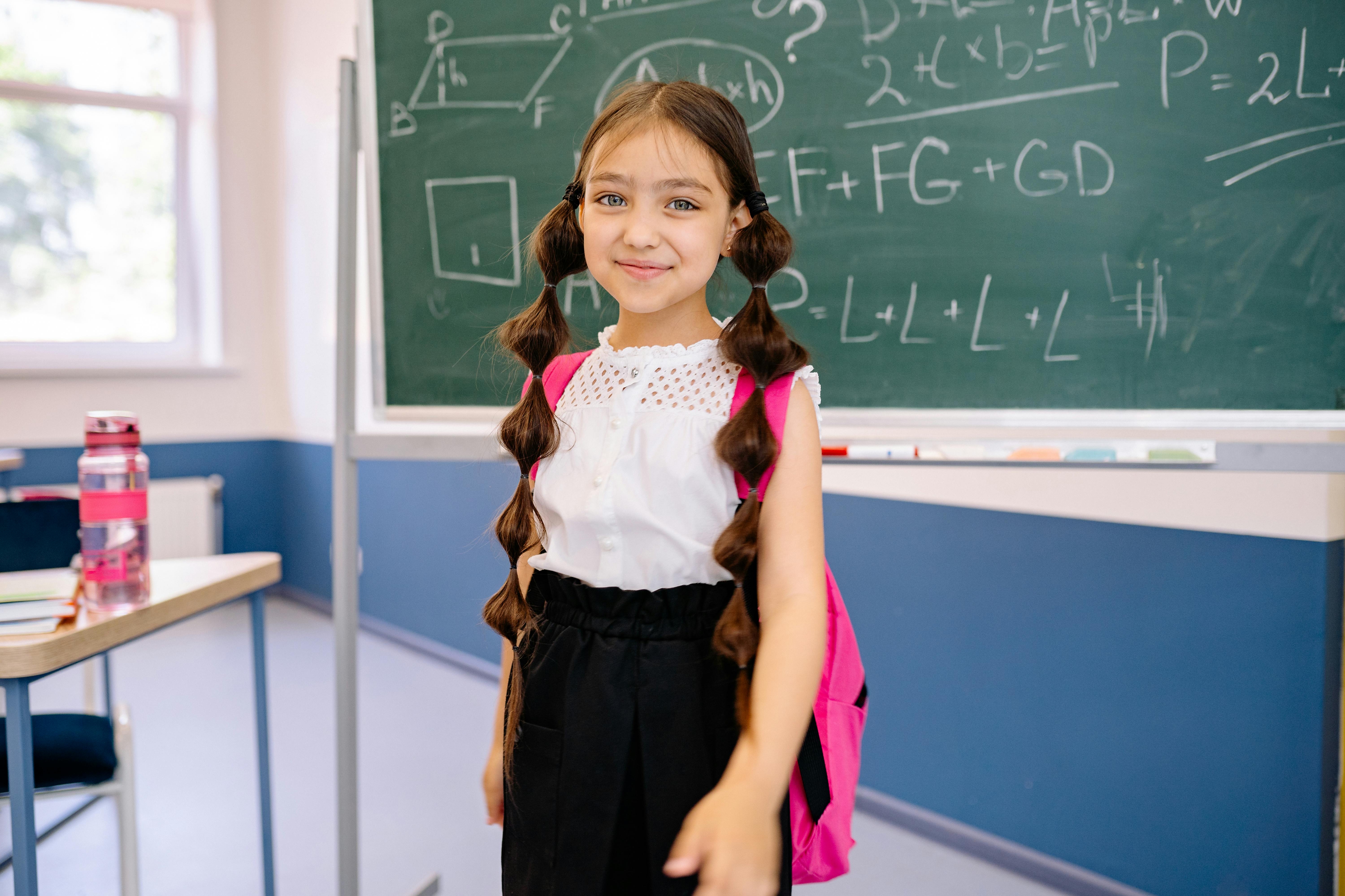 A happy schoolgirl in class | Source: Pexels