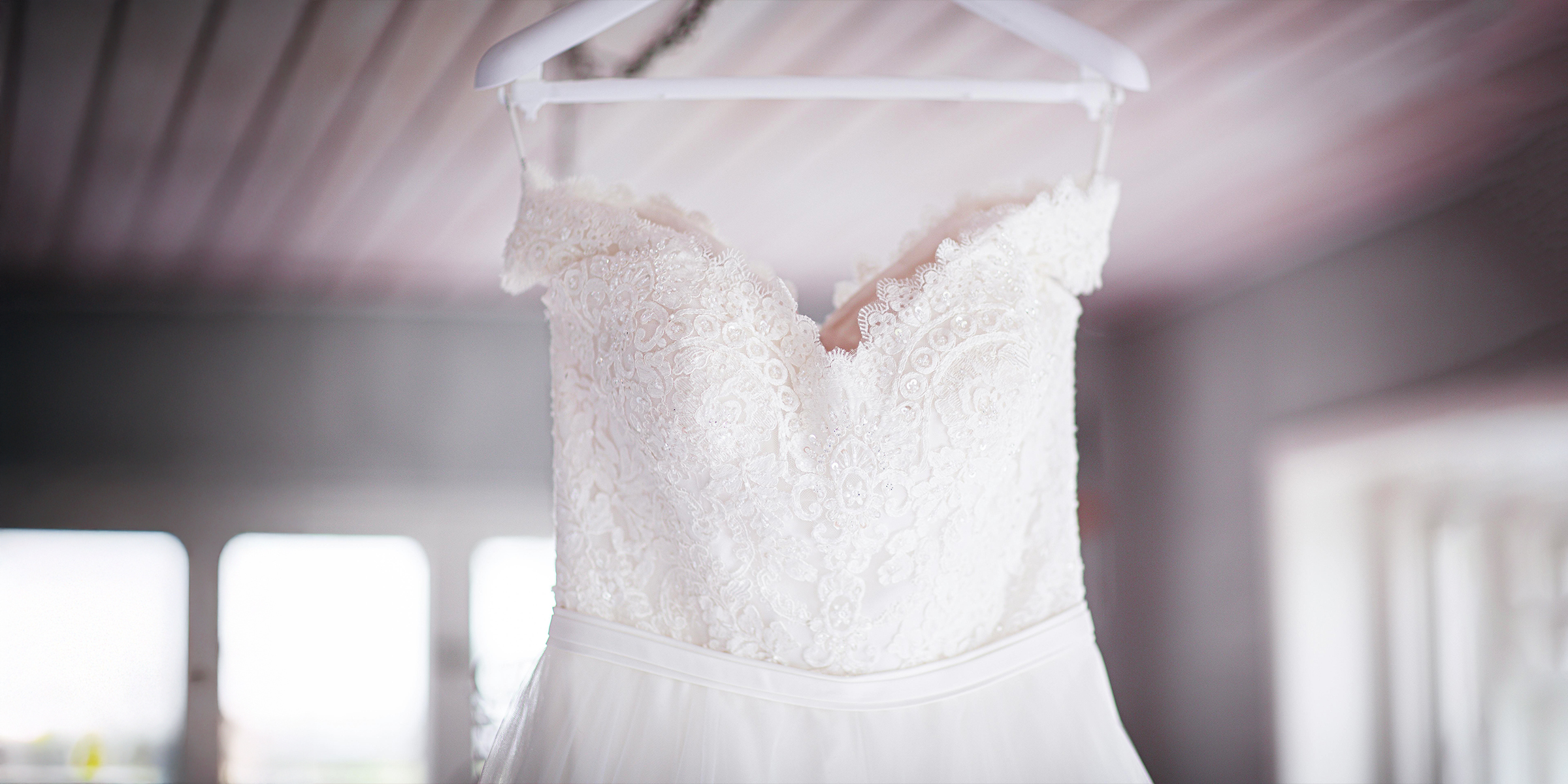 Wedding dress hanging on the trembler | Source: Pexels