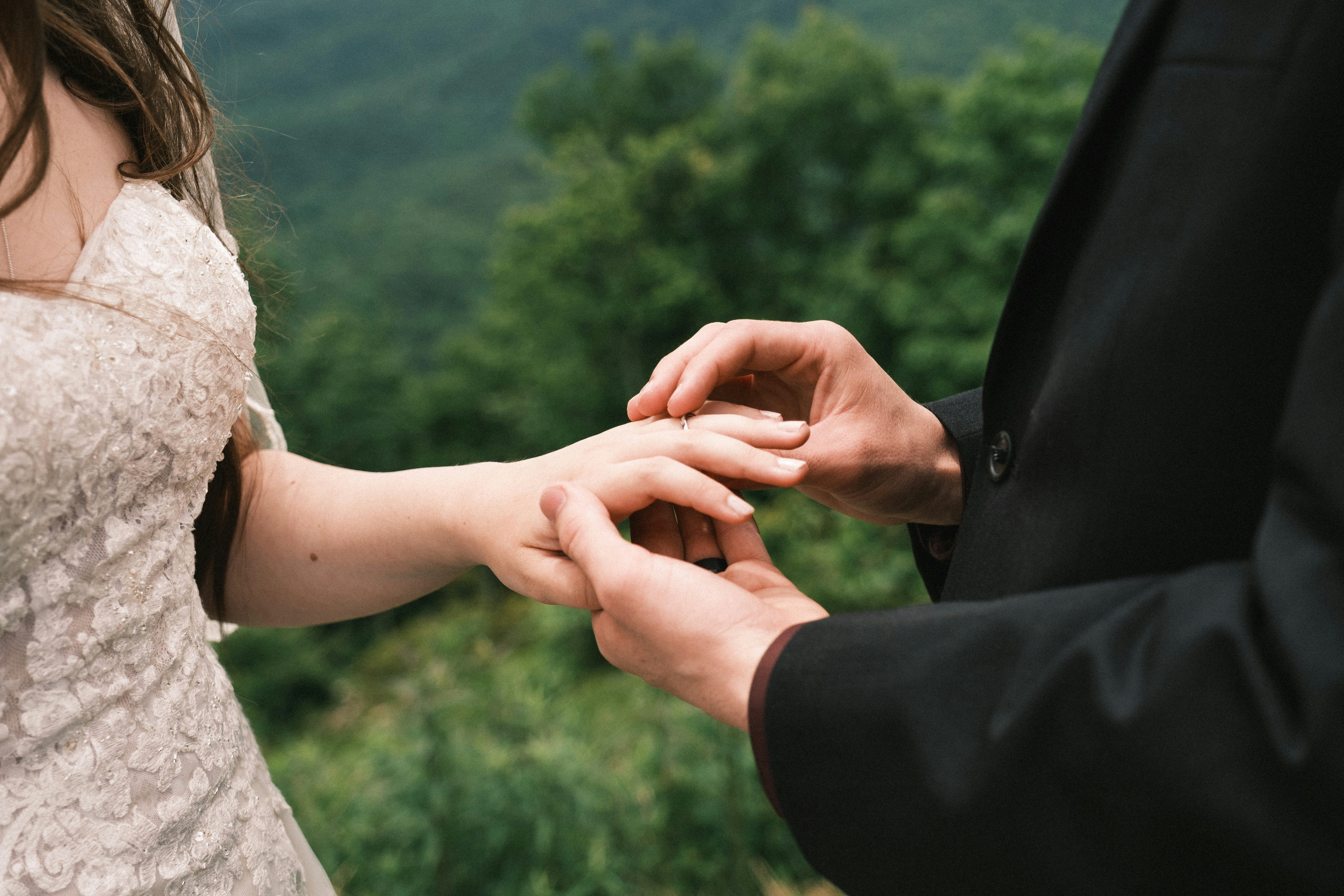 A man putting an engagement ring on a woman's finger | Source: Unsplash
