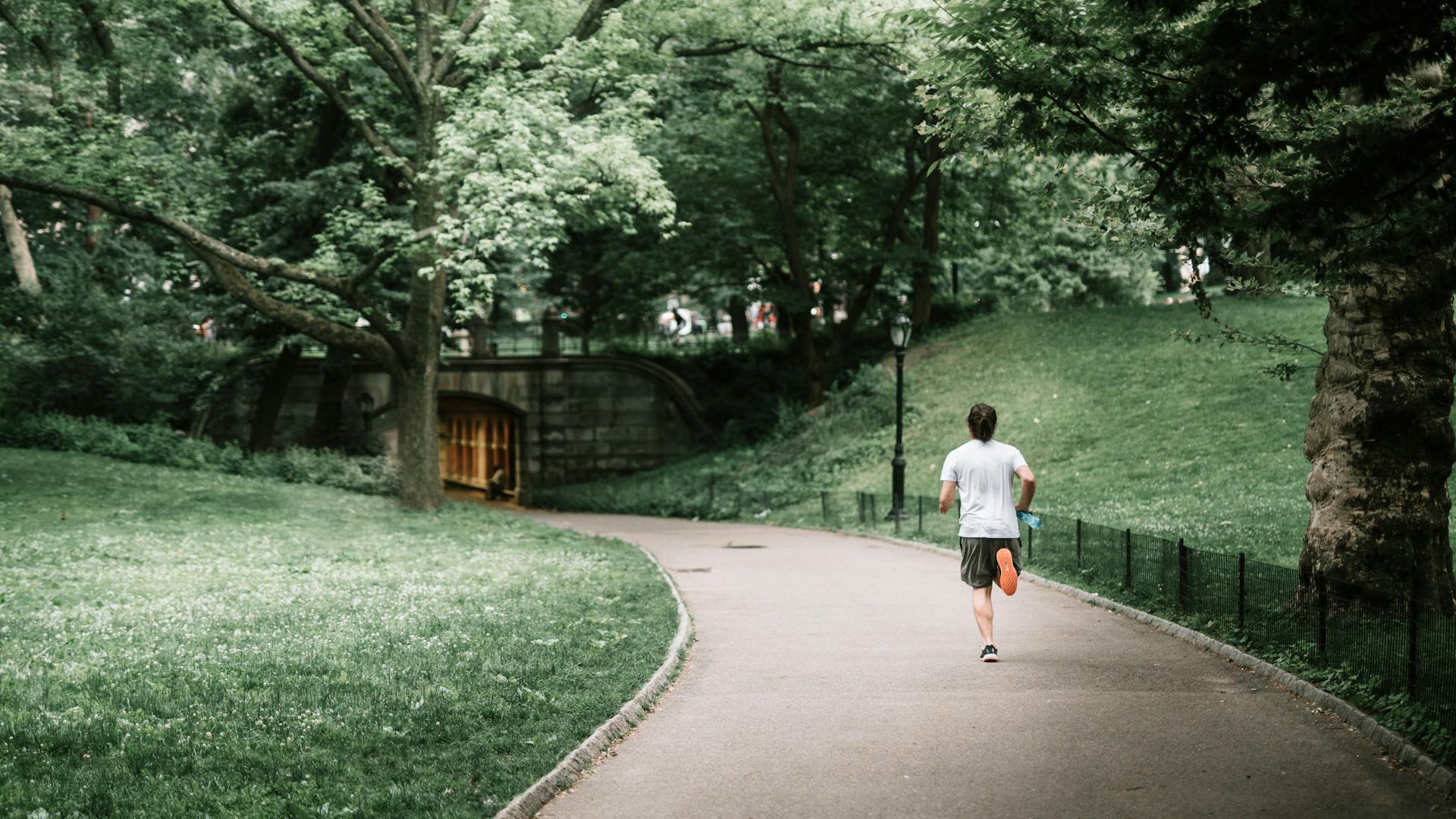 A man jogging on the road | Source: Pexels