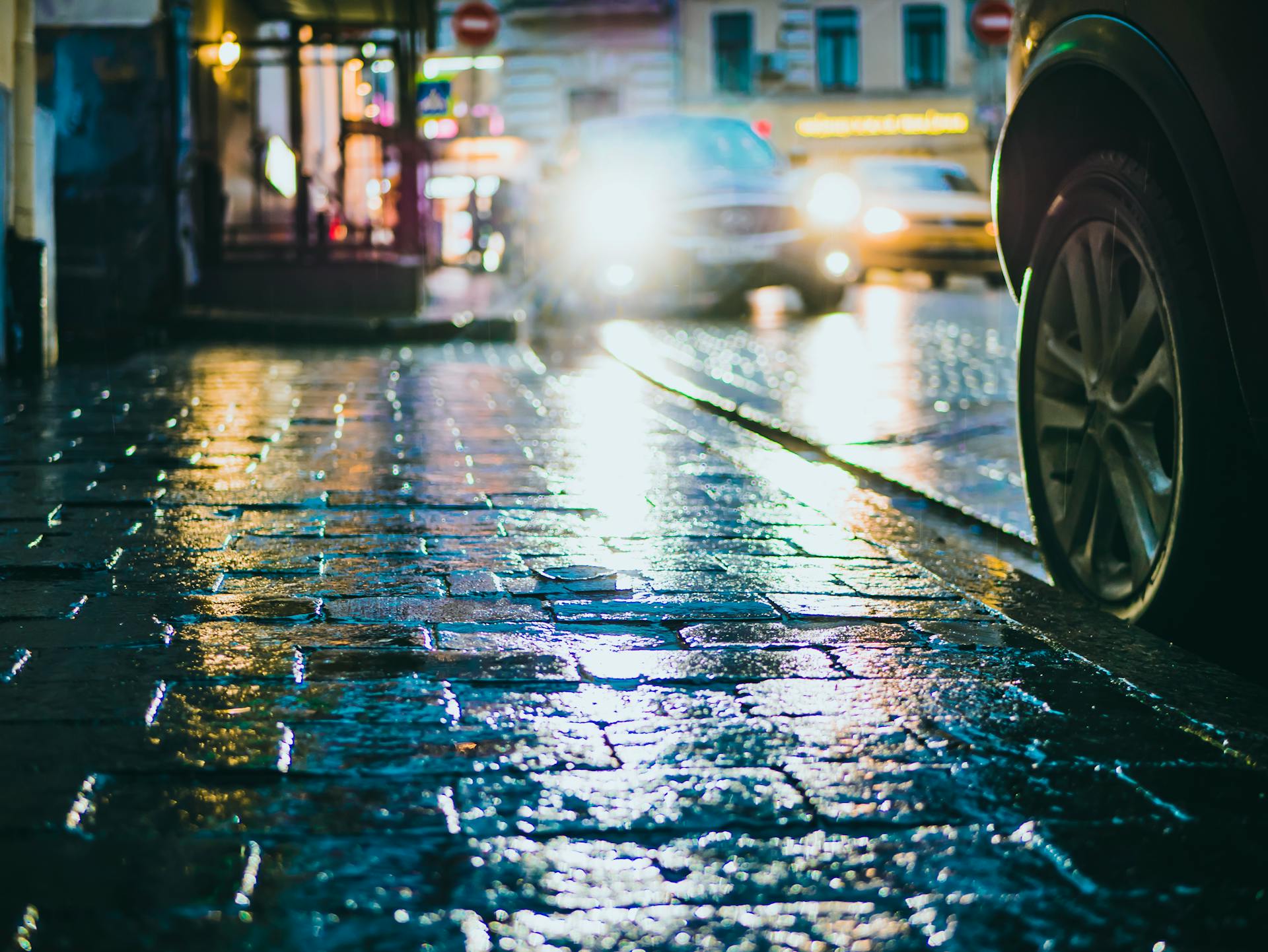 A sidewalk | Source: Pexels