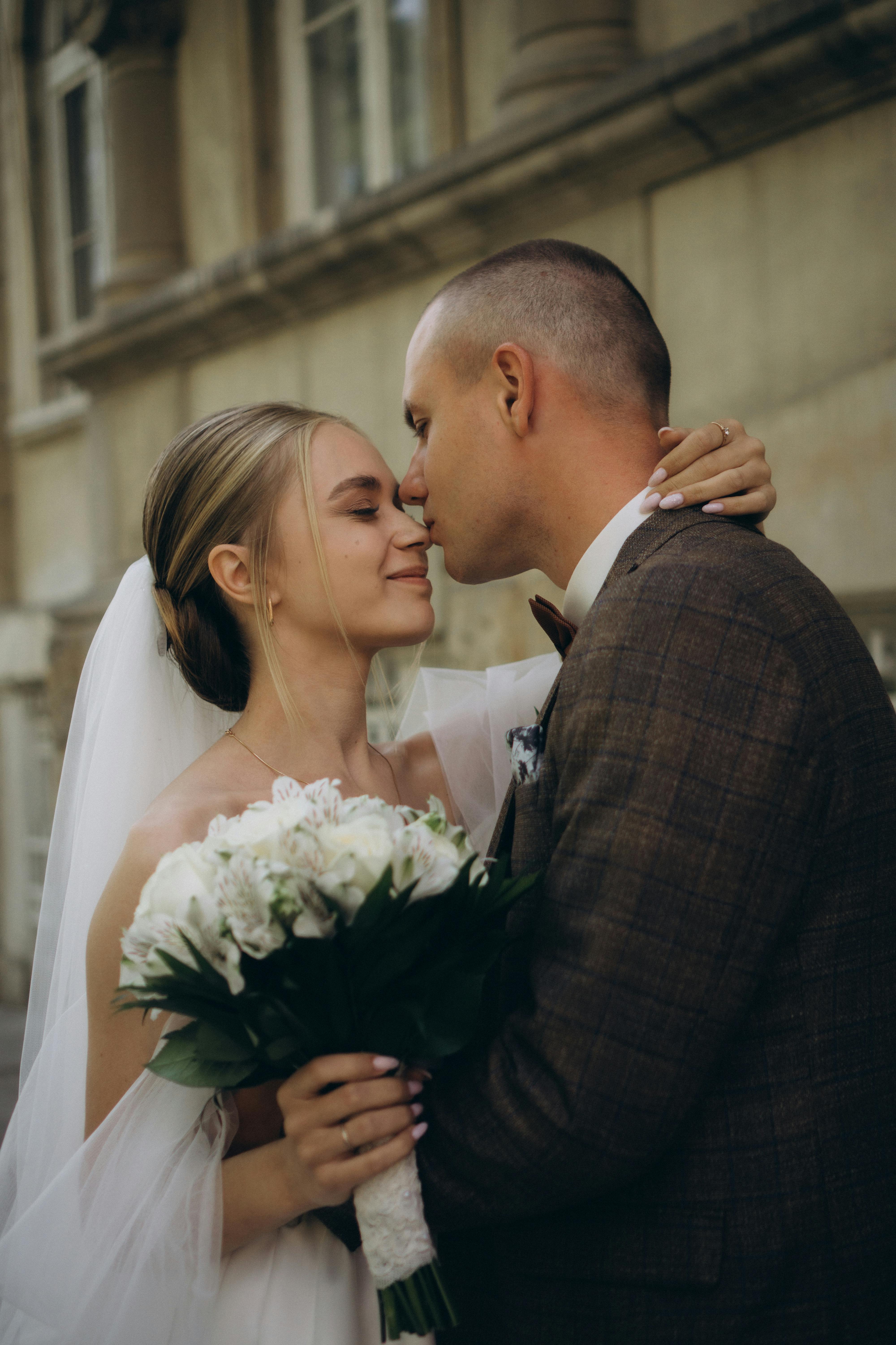 Couple on their wedding day | Source: Pexels