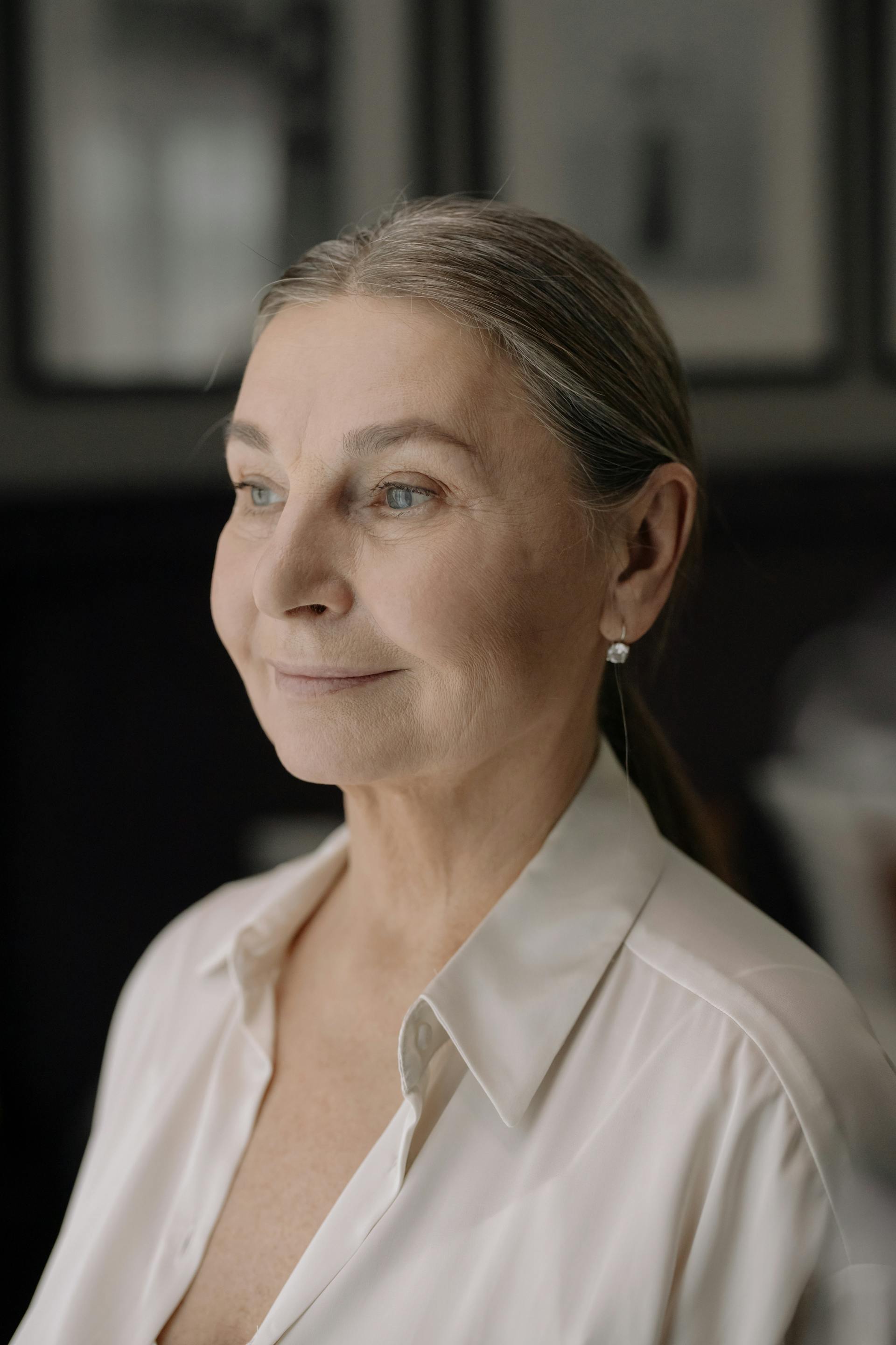 A smiling senior woman | Source: Pexels