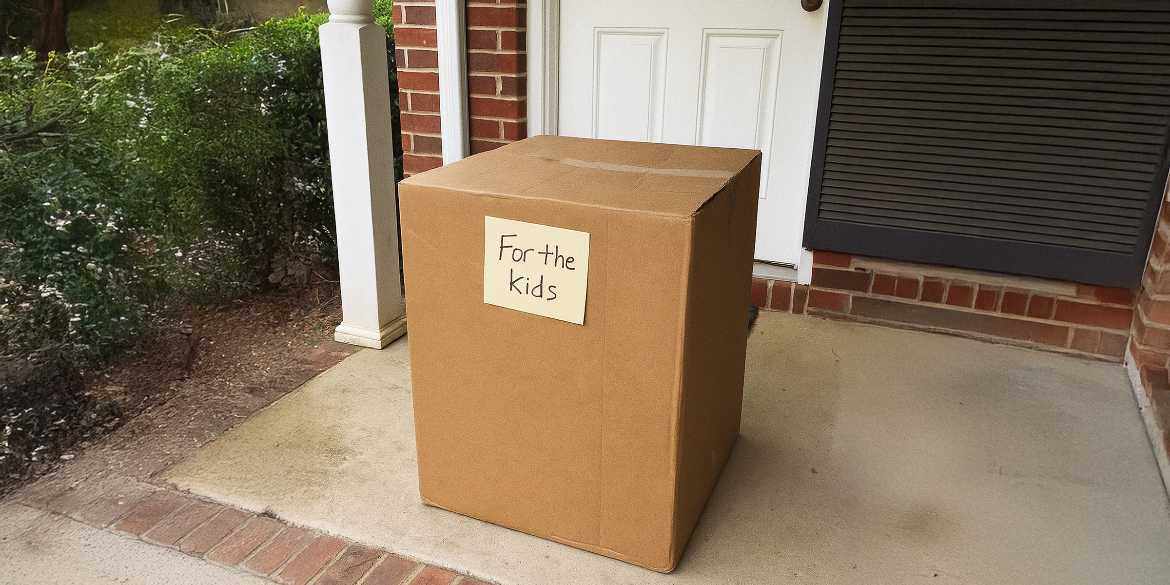 A box | Source: AmoMama