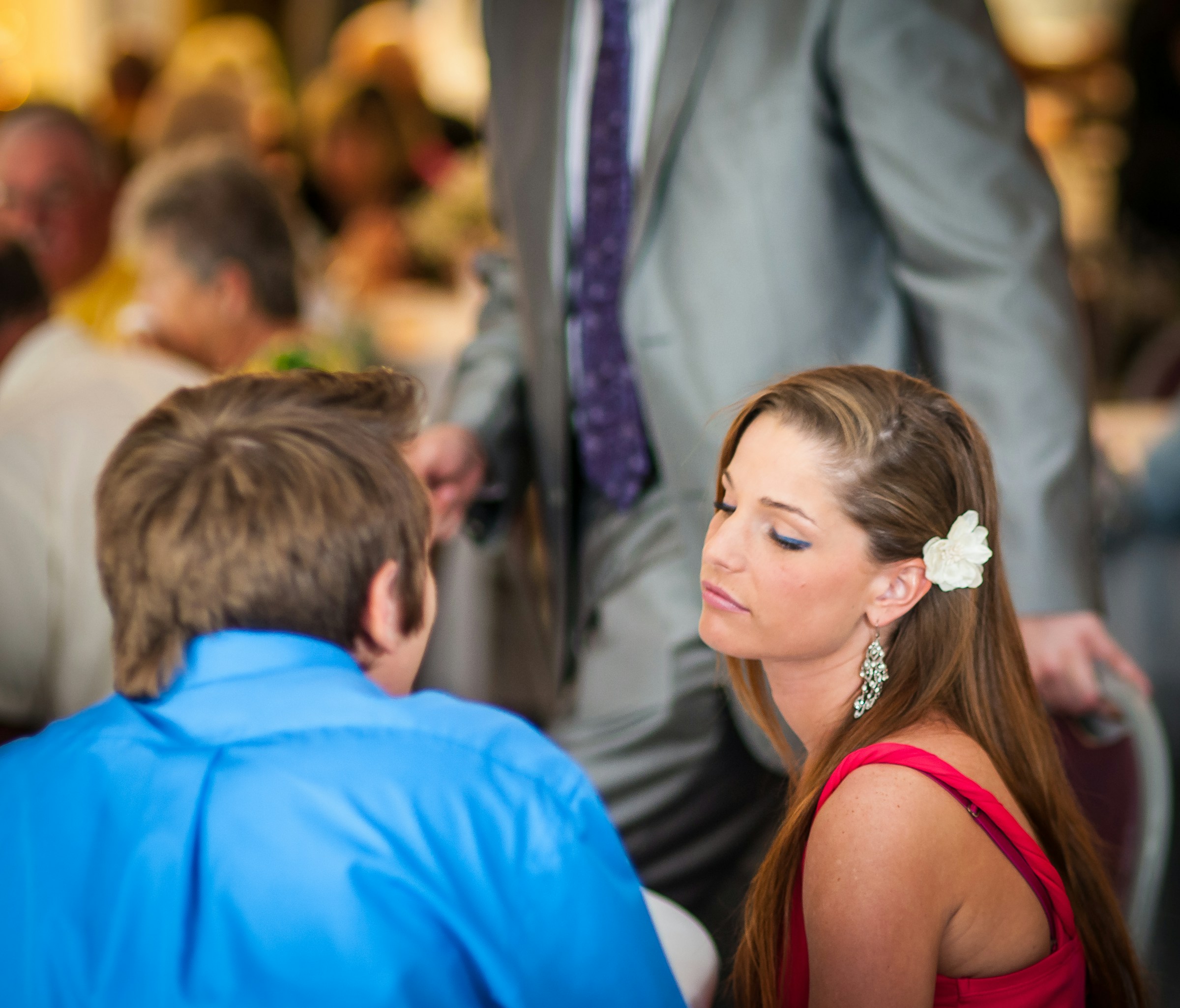 People at a wedding reception talking | Source: Unsplash