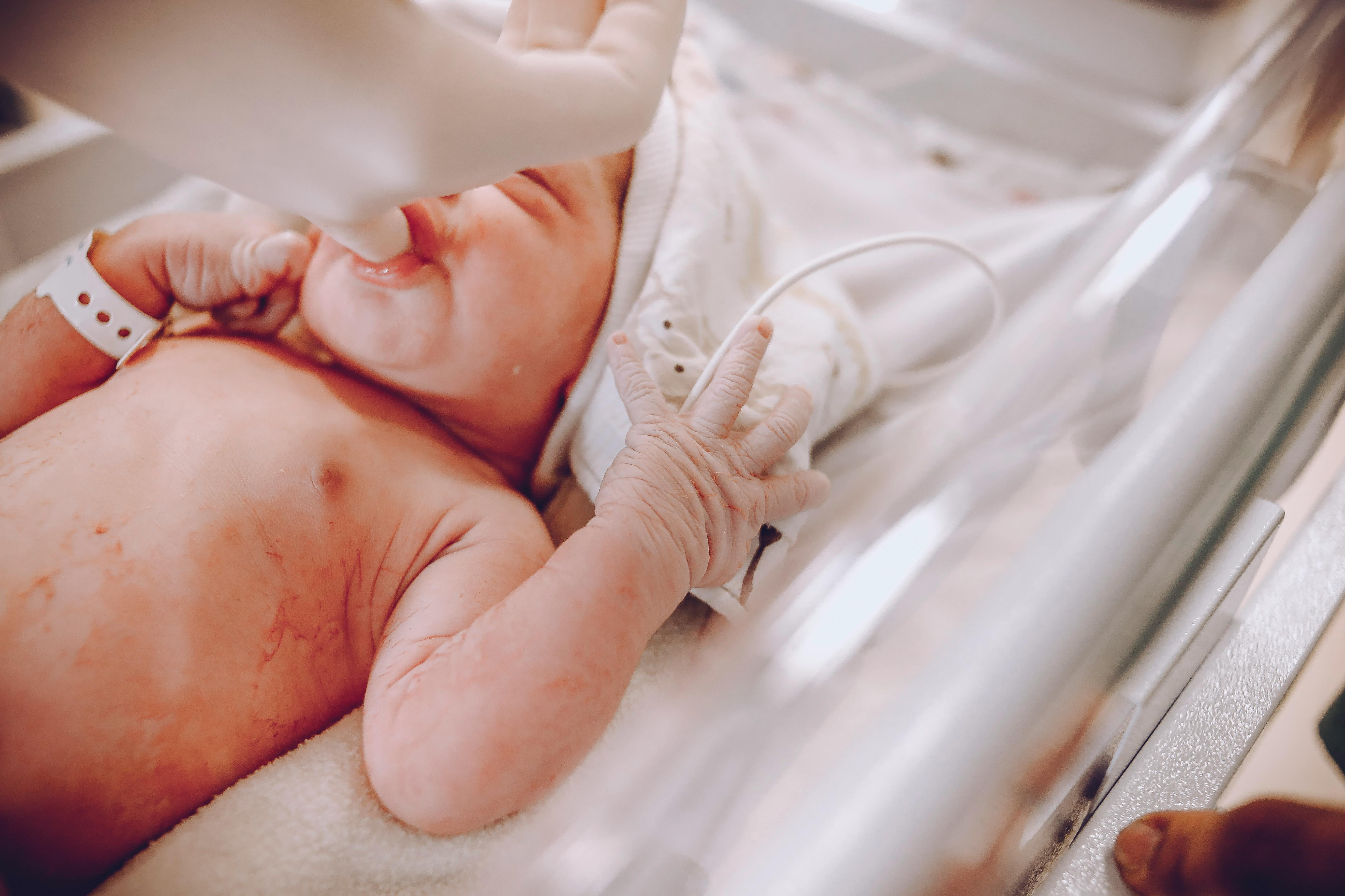 A wristband on a baby in hospital | Source: Pexels