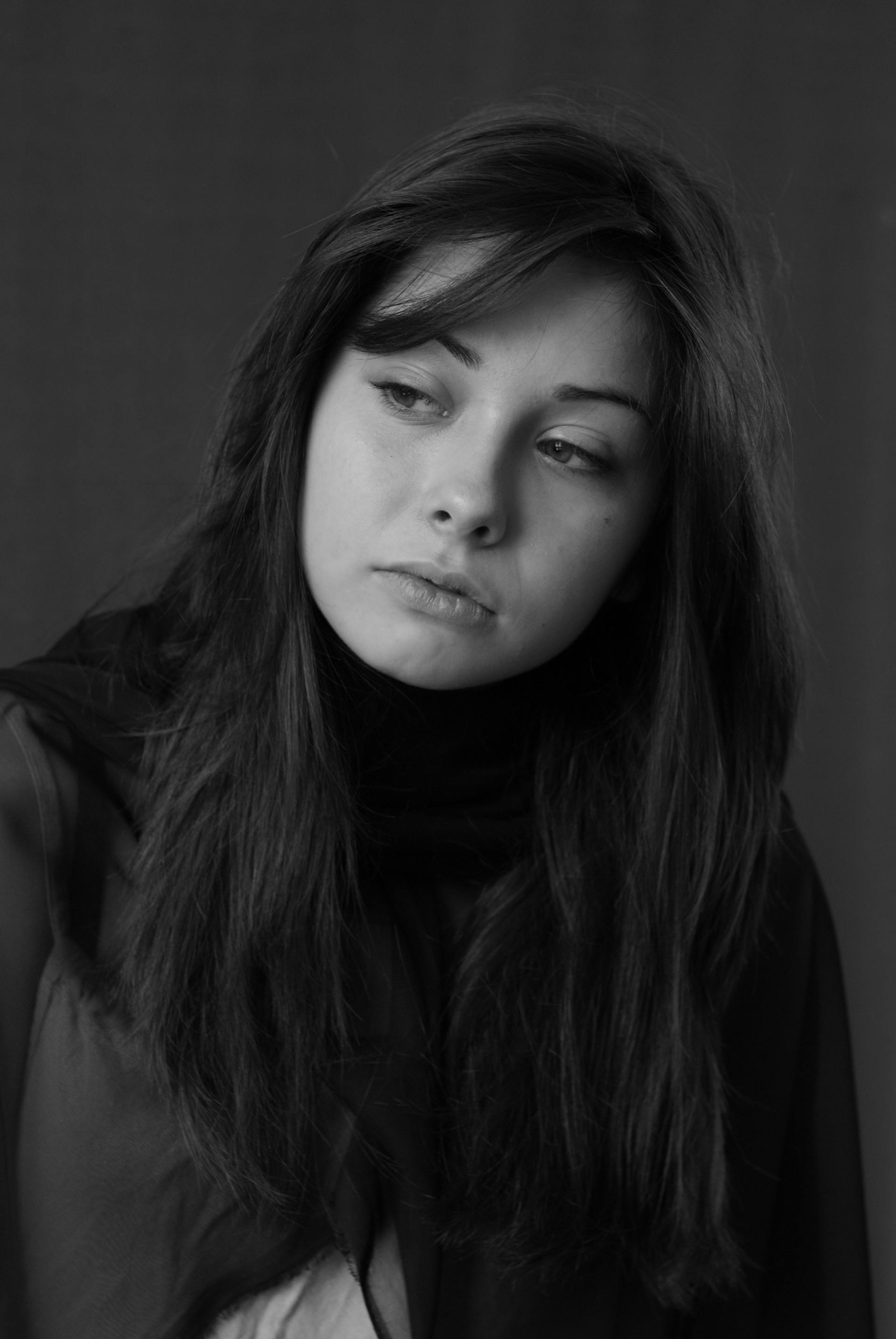 A grayscale photo of a sad woman | Source: Pexels
