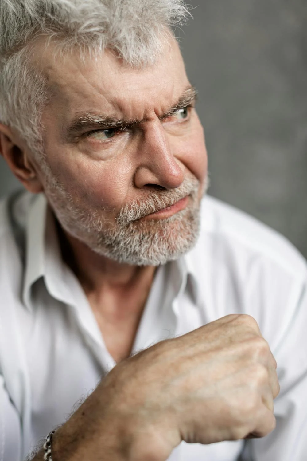 A close-up shot of a grumpy man | Source: Pexels