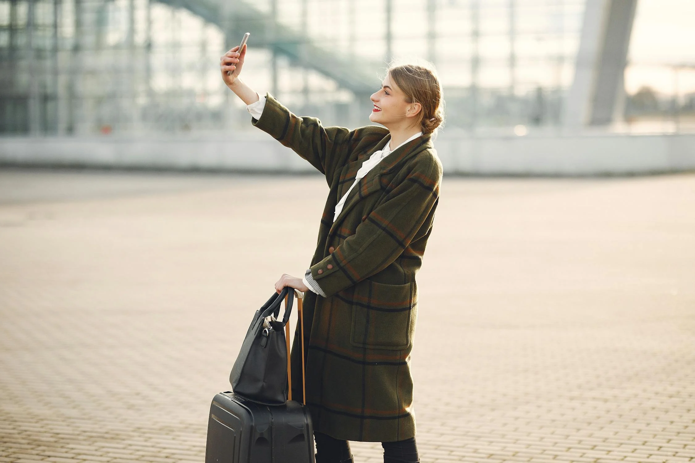 A woman with her phone in an airport | Source: Pexels