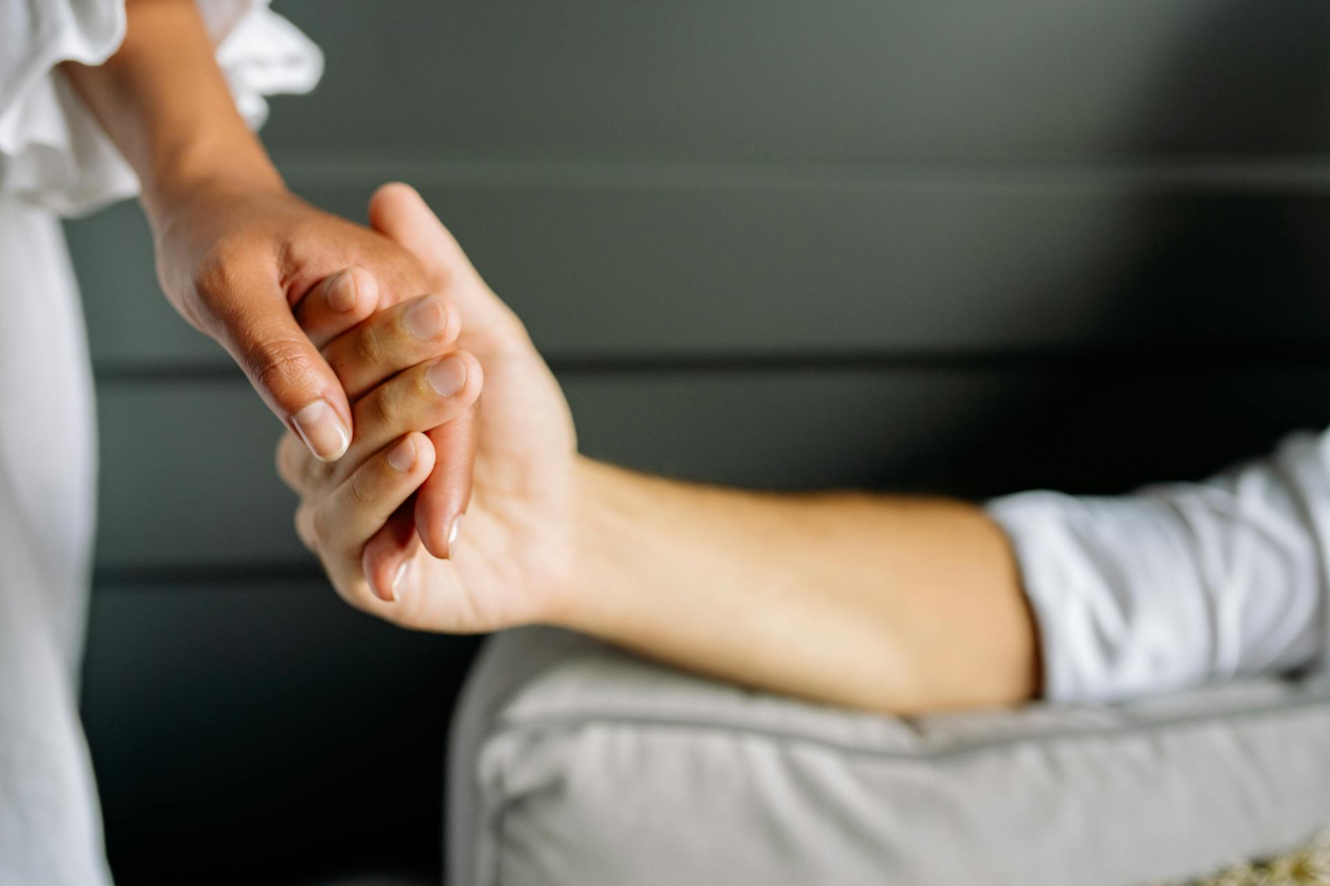 A couple hosting | Source: Pexels