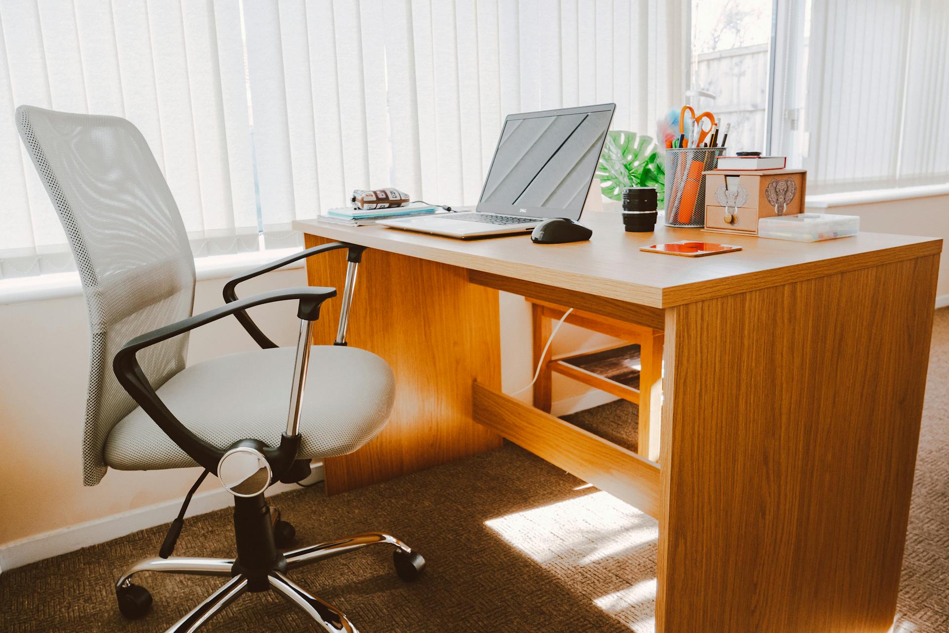 A desk and chair in an office | Source: Pexels