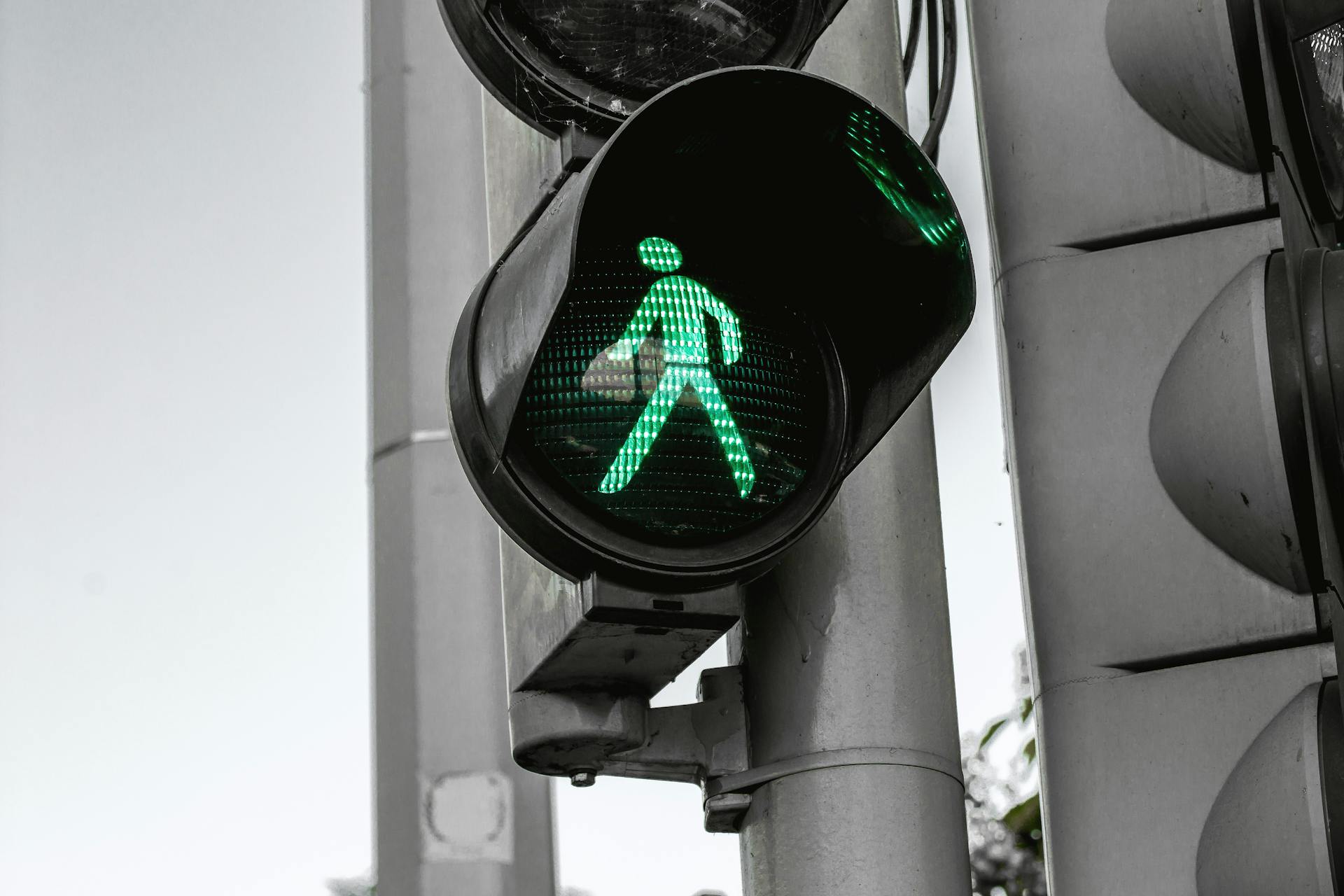 Close-up shot of a traffic light display | Source: Pexels