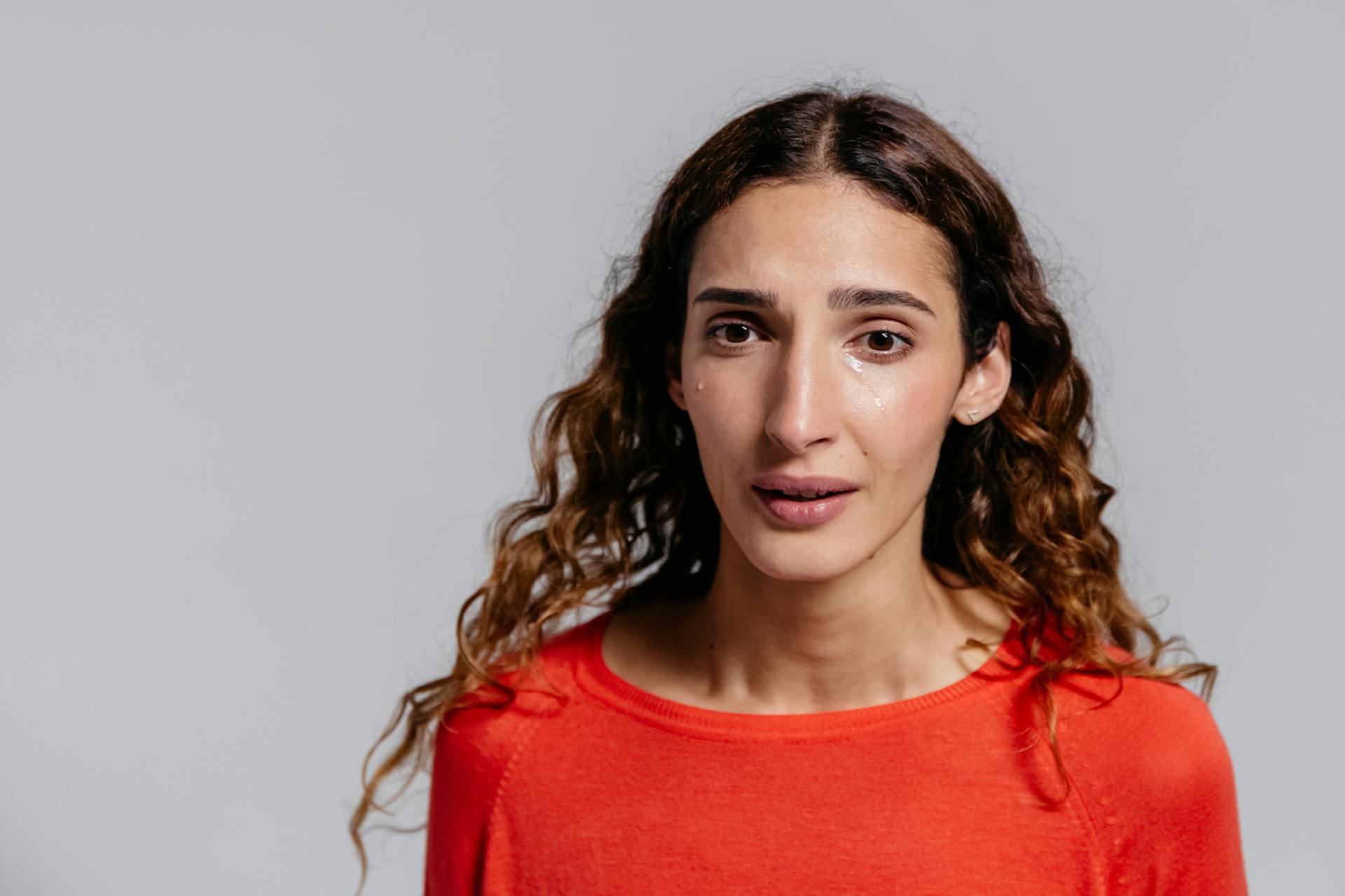 A woman staring at something in shock | Source: Pexels