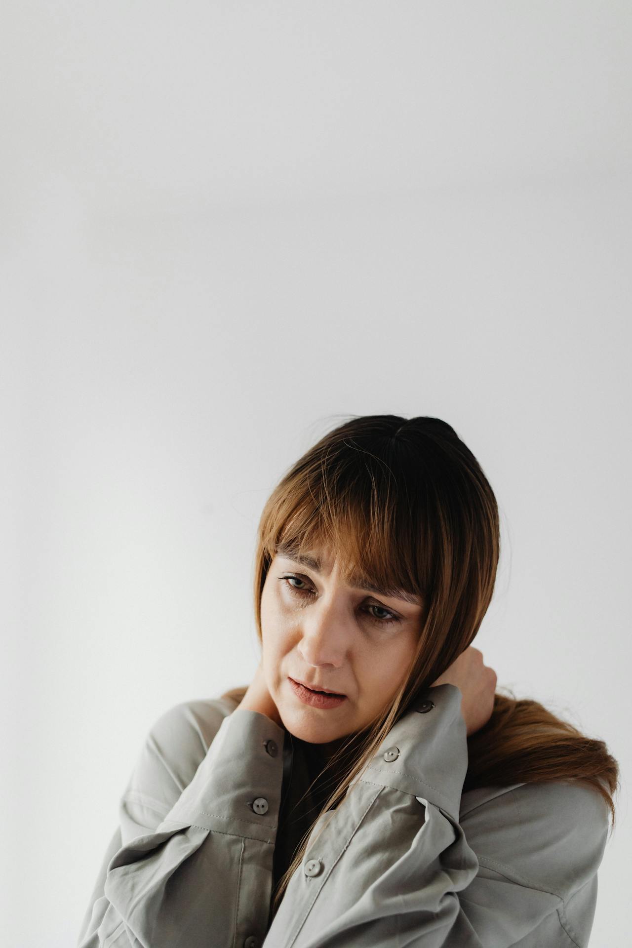 An emotionally overwhelmed woman | Source: Pexels