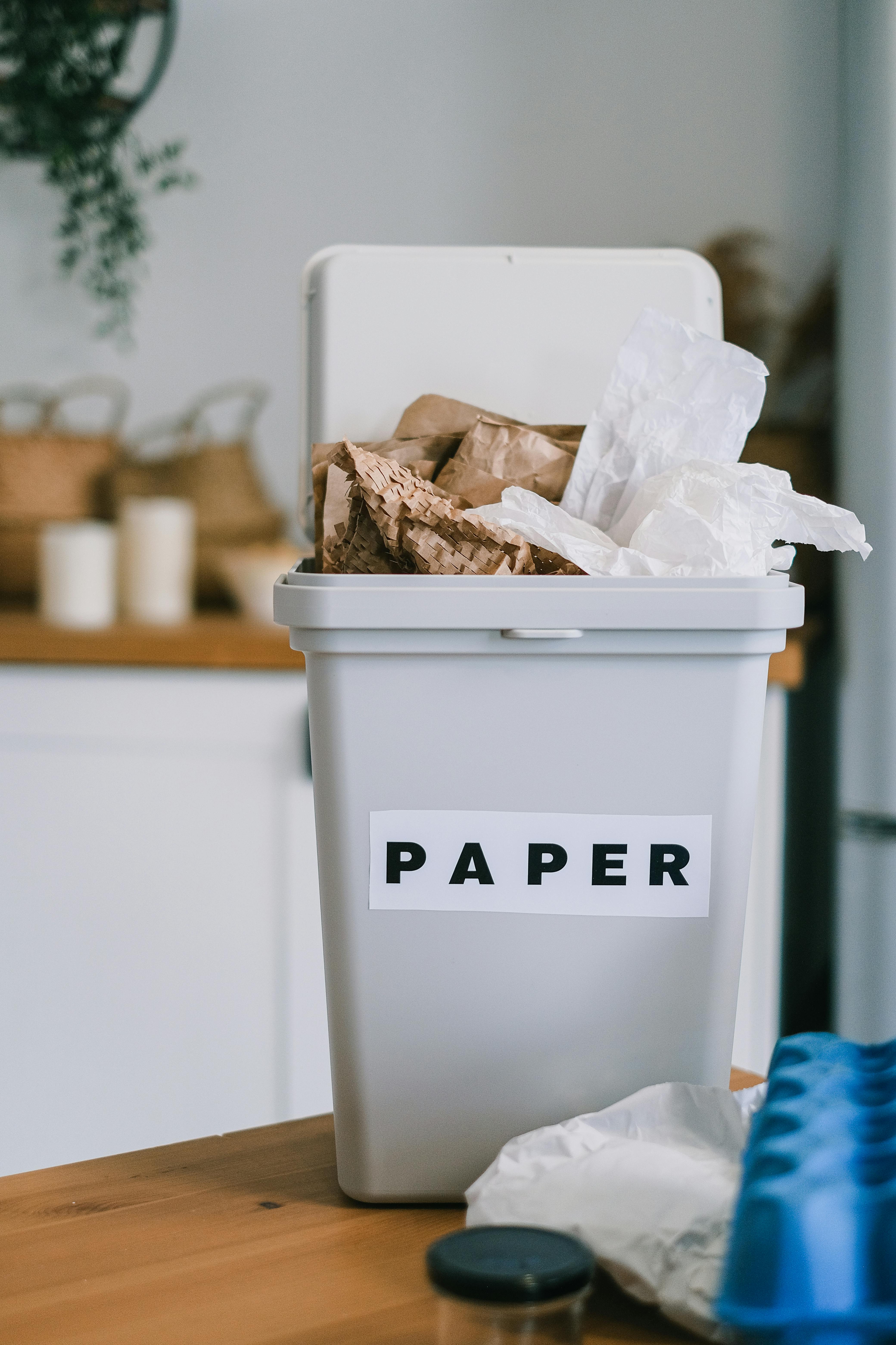 A trash can | Source: Pexels