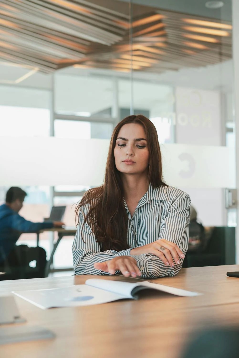 A thoughtful woman in her office | Source: Pexels