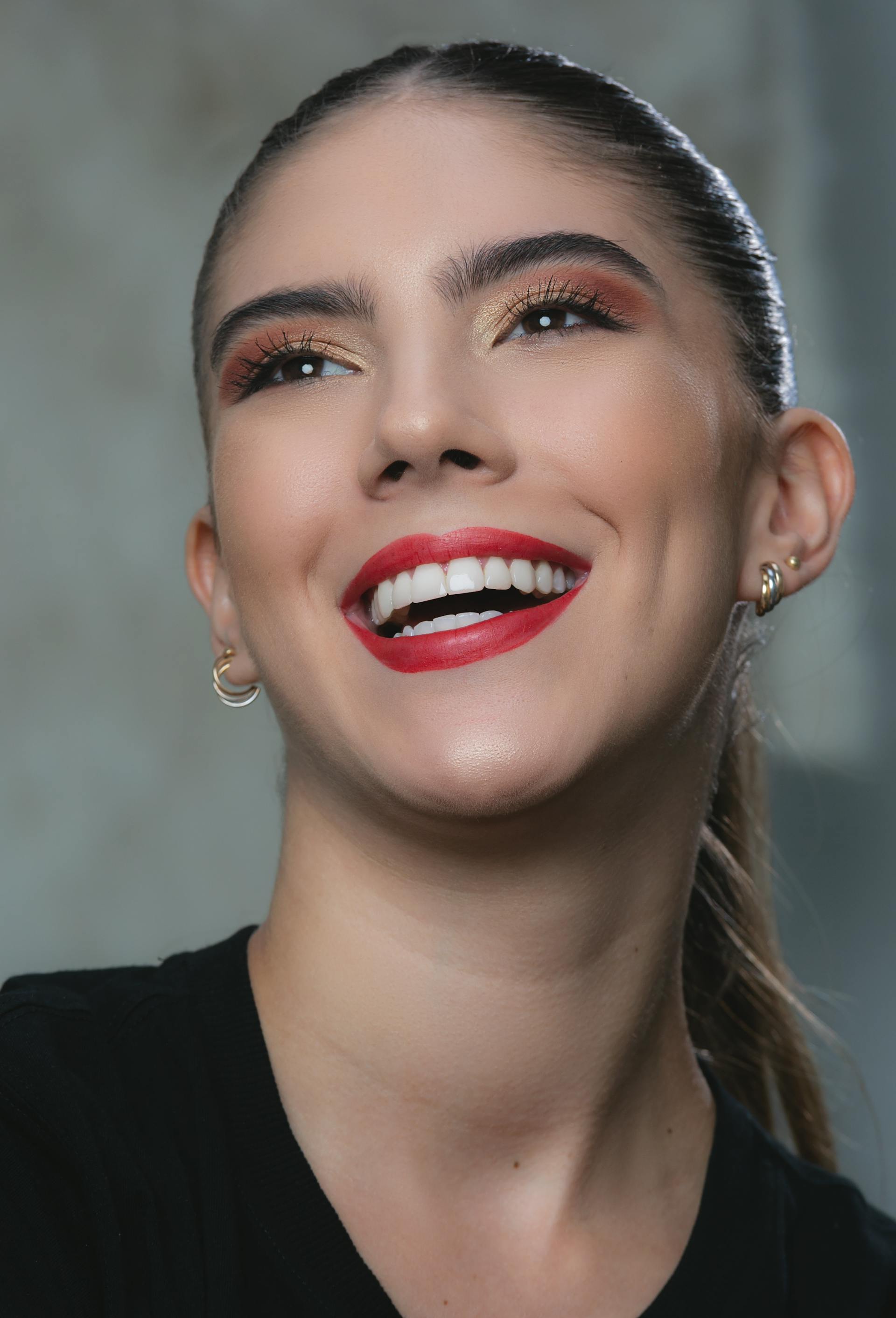 A woman smiling at someone | Source: Pexels