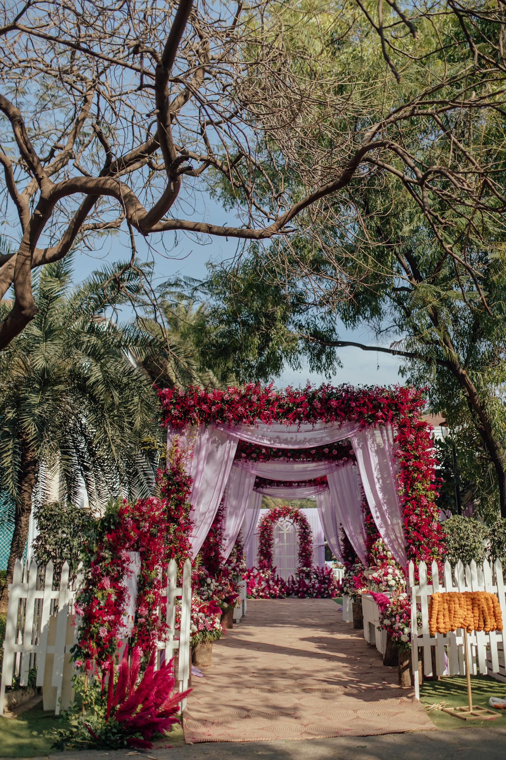 The aisle at an outdoor wedding | Source: Pexels
