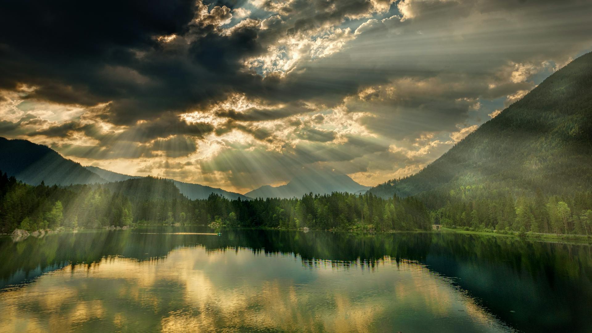 A lake | Source: Pexels