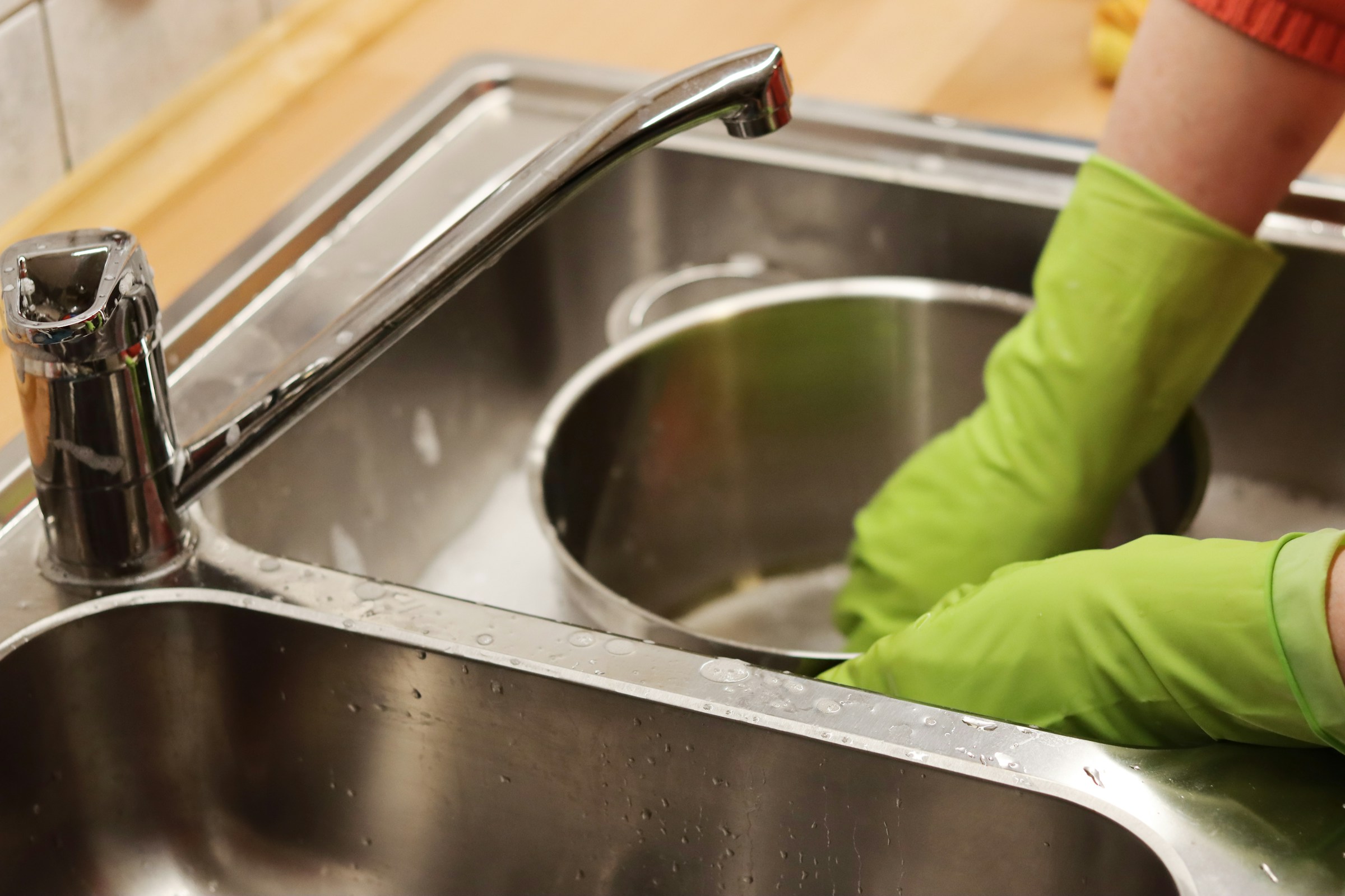 Person washing dishes | Source: Unsplash