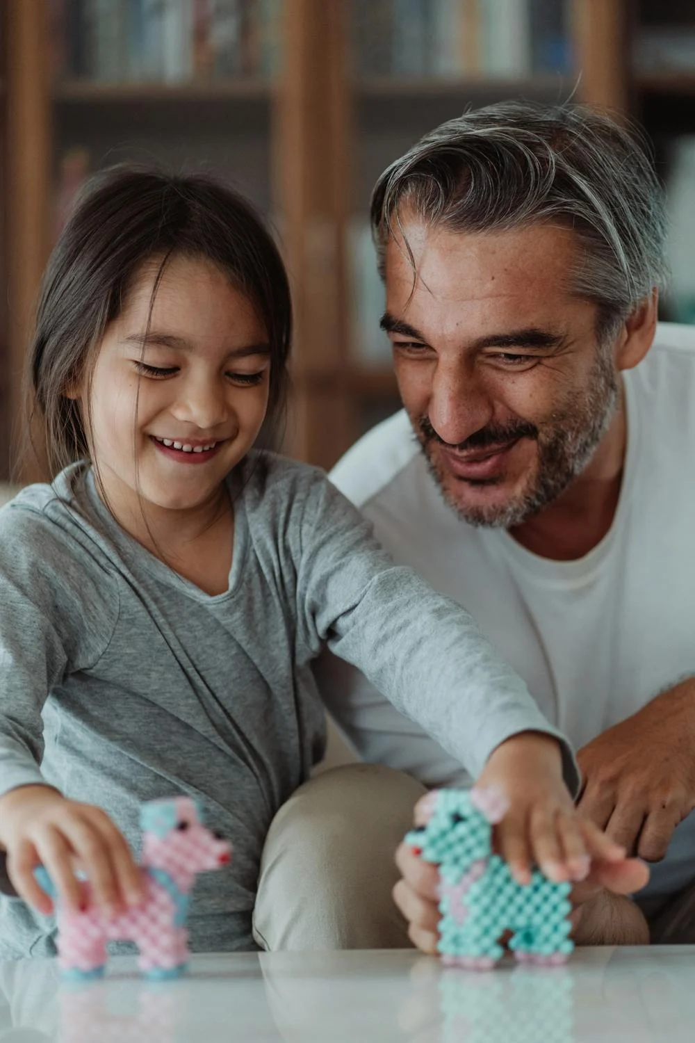 A man playing with his daughter | Source: Pexels