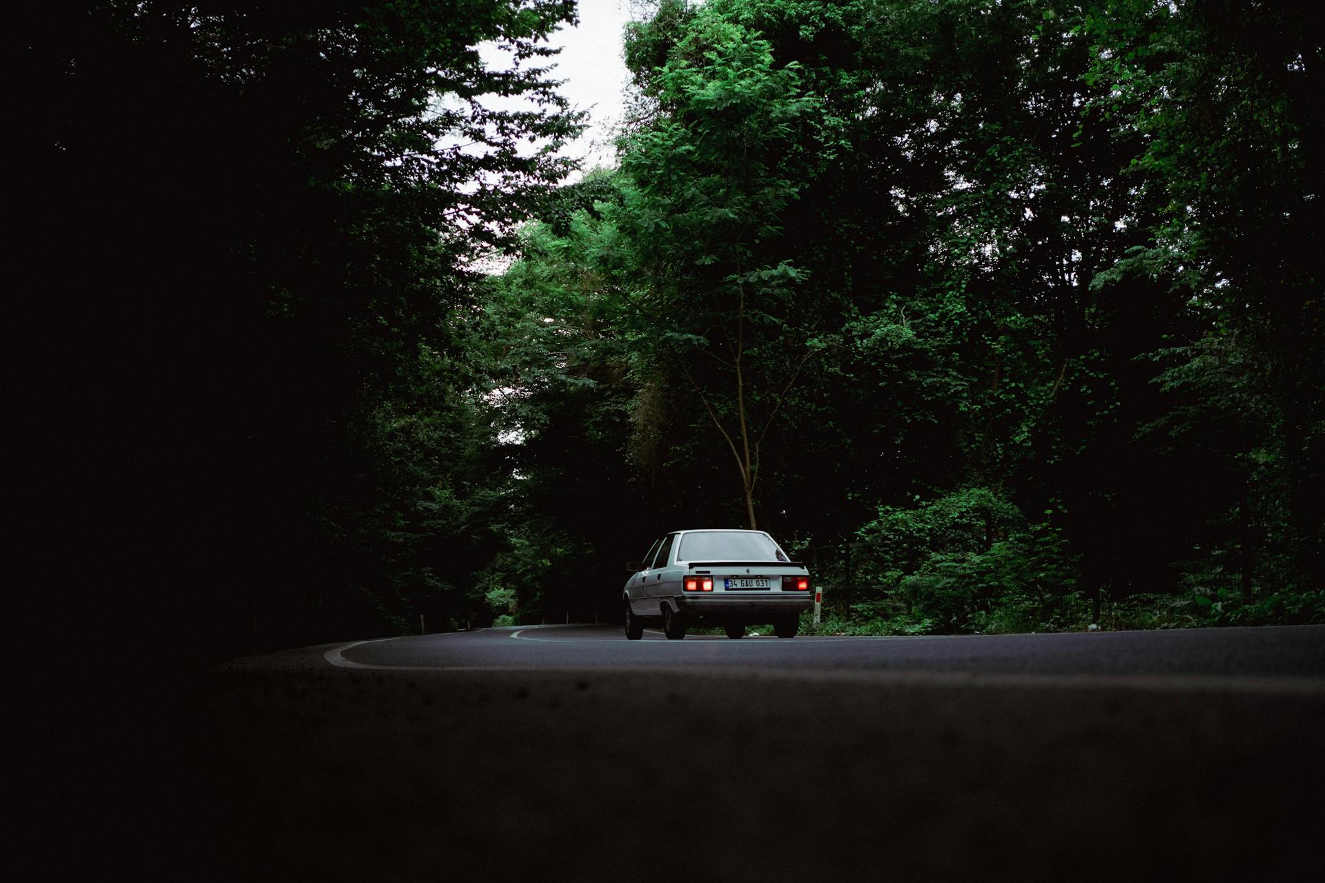A car driving away | Source: Pexels