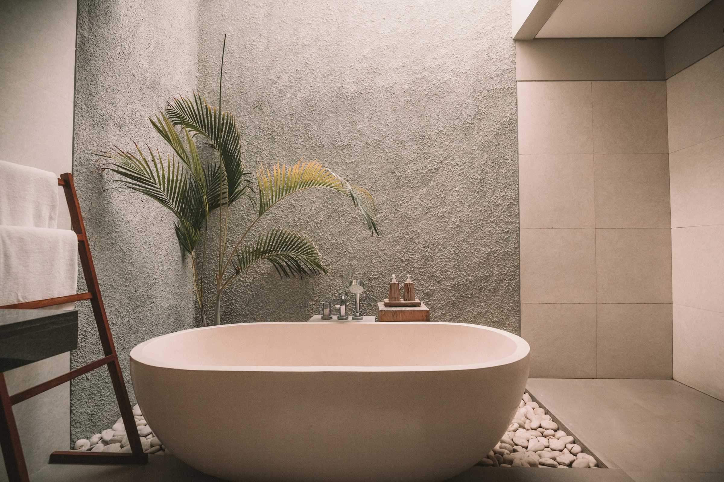 A ceramic bathtub | Source: Unsplash