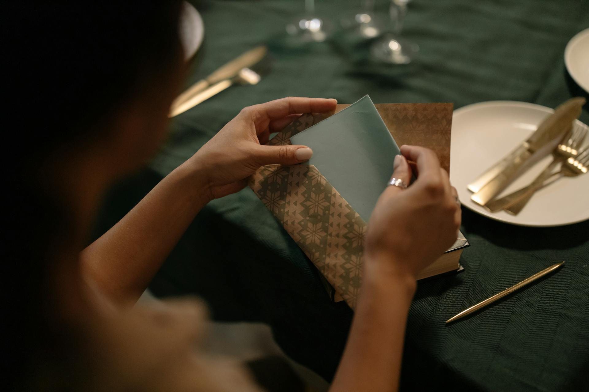 A woman holding an envelope | Source: Pexels