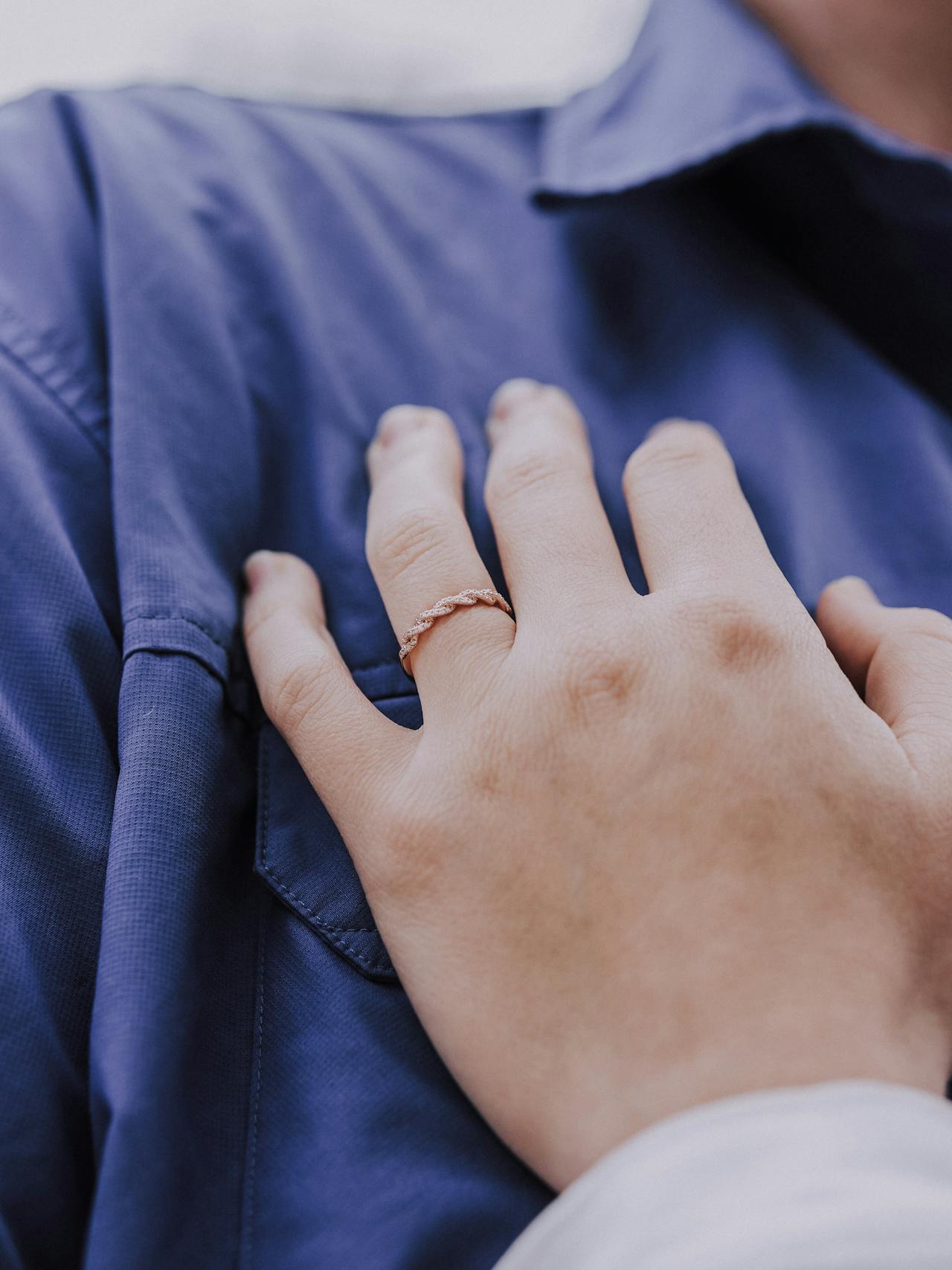 Close-up of a woman holding a man | Source: Pexels