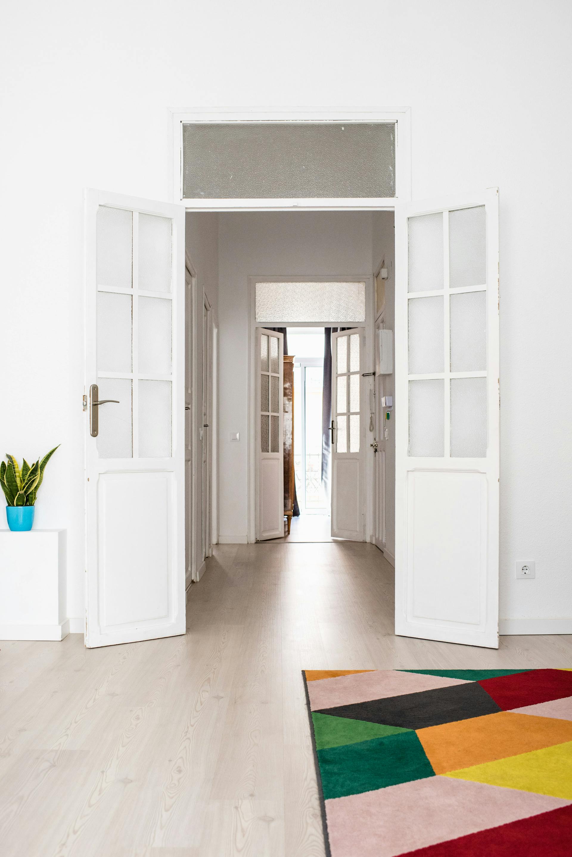 An empty house with open doors | Source: Pexels