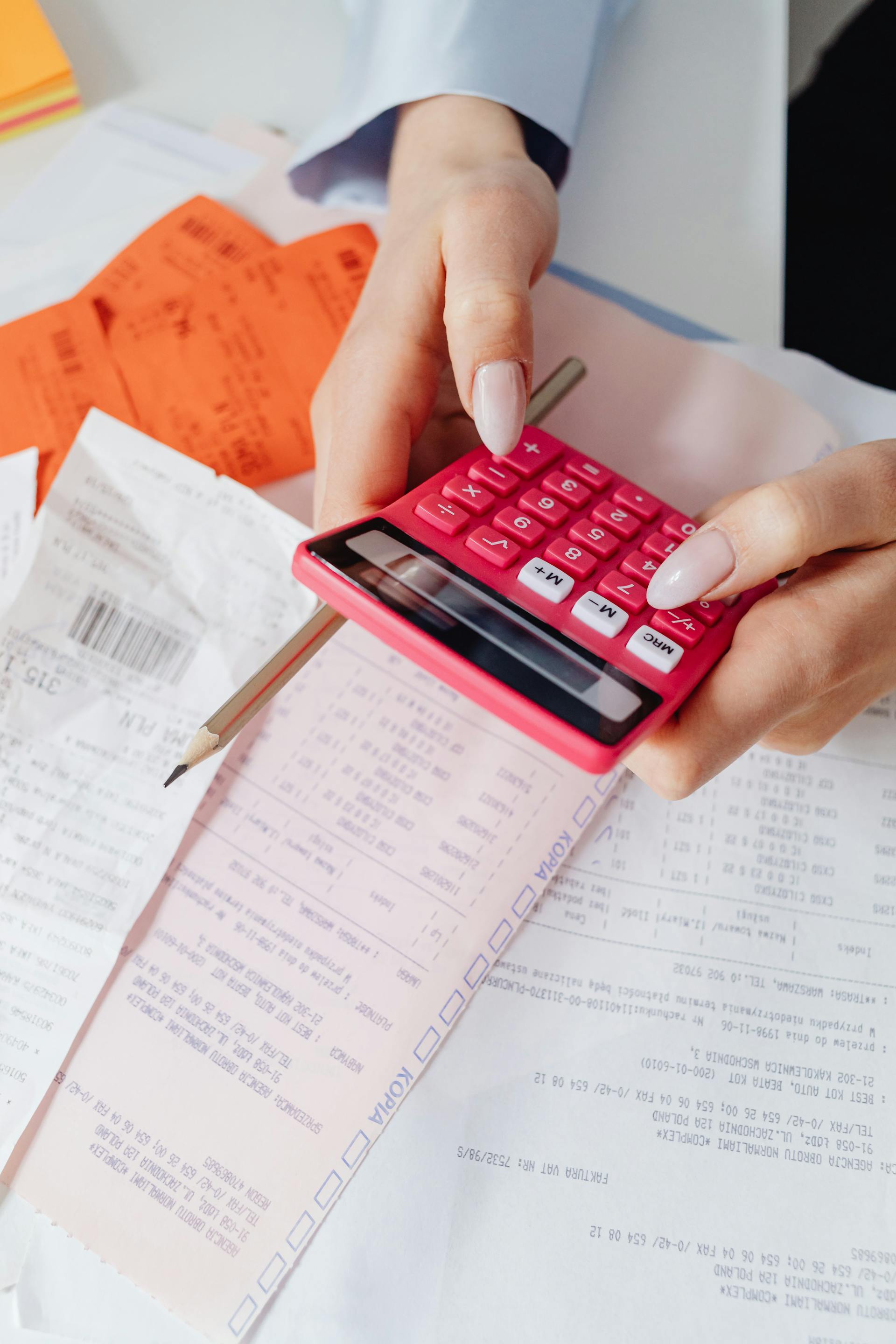 A woman using a calculator | Source: Pexels
