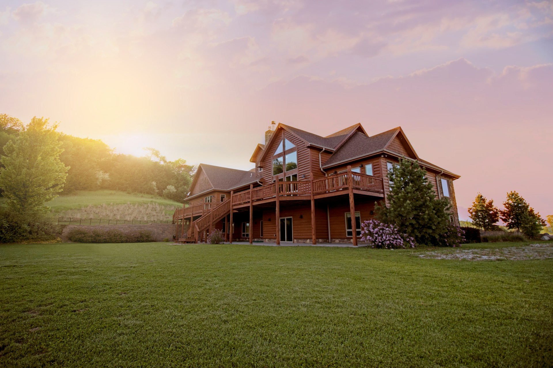 A house in a scenic landscape | Source: Unsplash