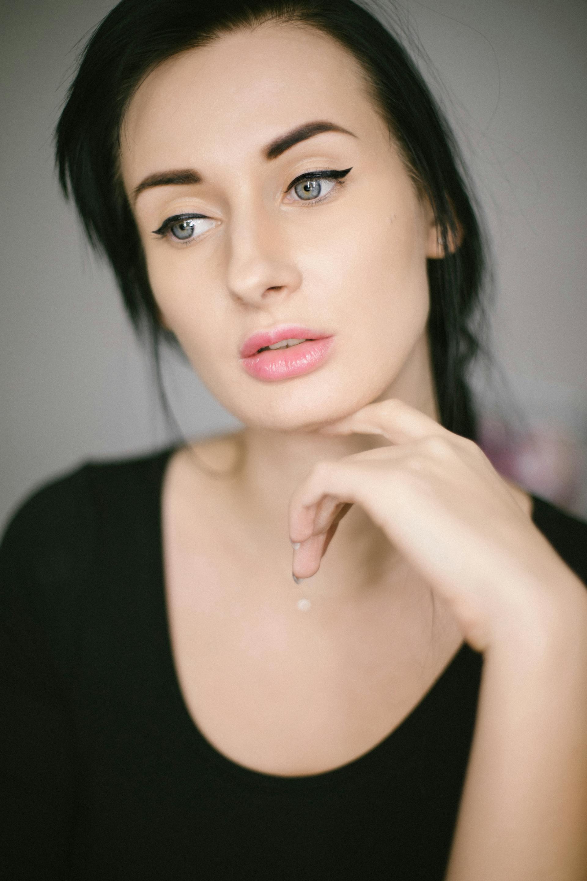 A pensive woman | Source: Pexels
