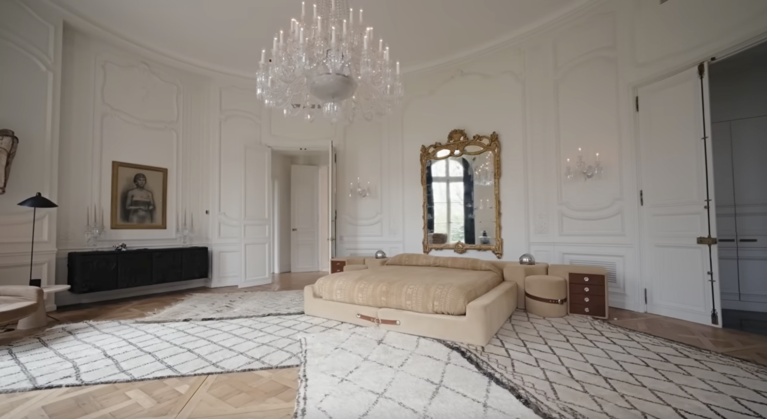 Lenny Kravitz's bedroom, posted on April 15, 2025. | Source: YouTube/Architectural Digest