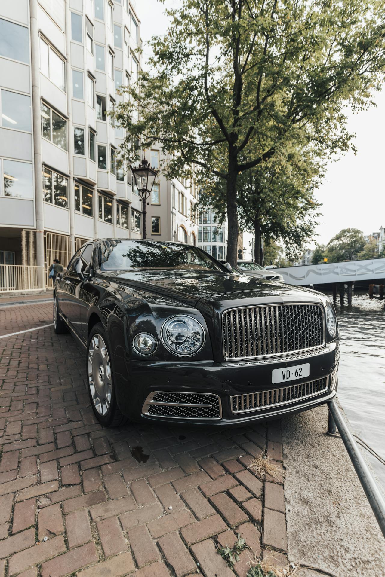 A posh black car | Source: Pexels