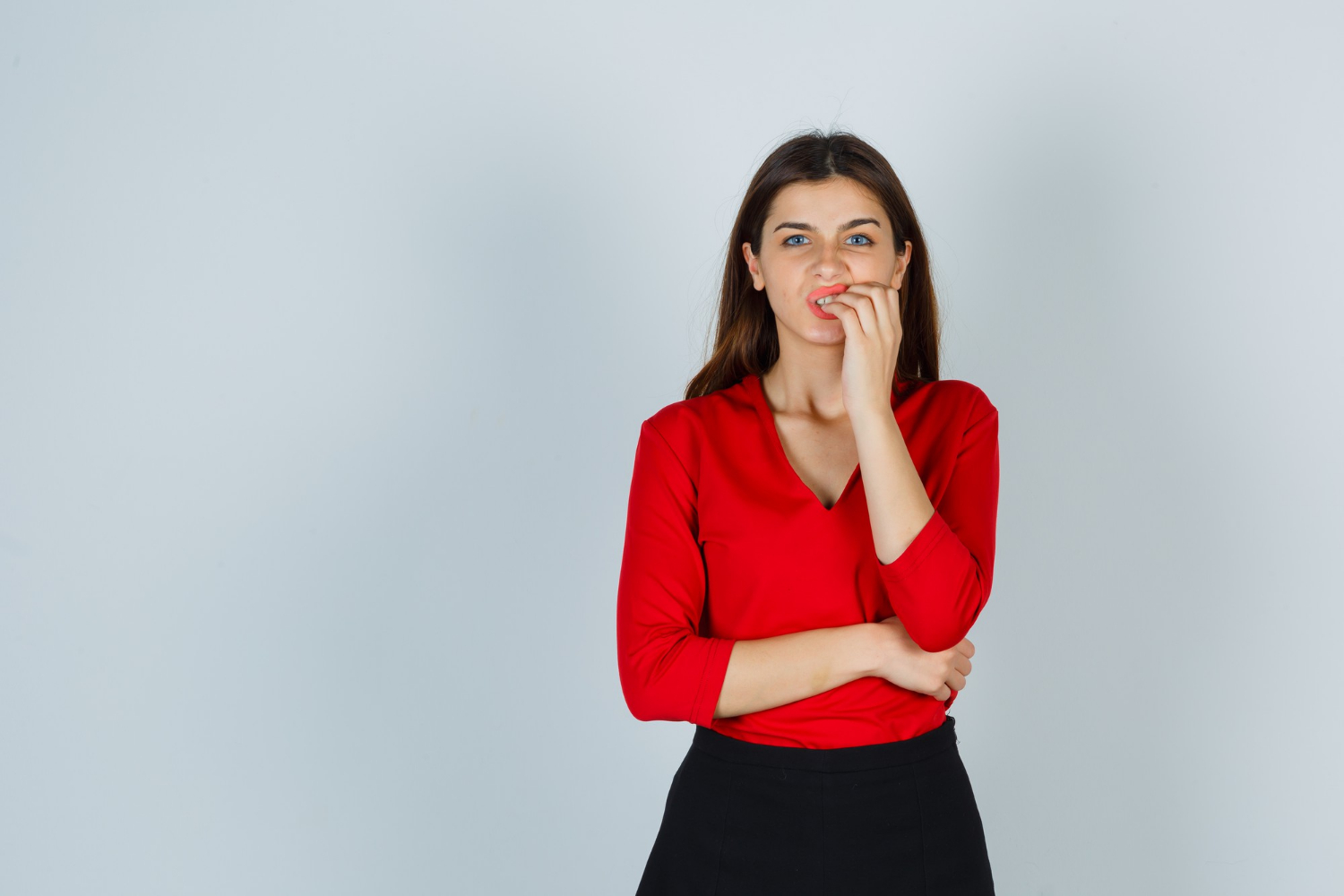 An anxious woman | Source: Freepik