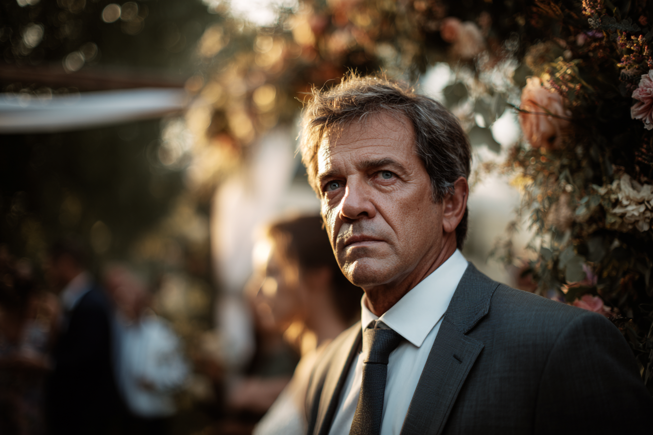 Starszy mężczyzna na weselu | Źródło: Midjourney