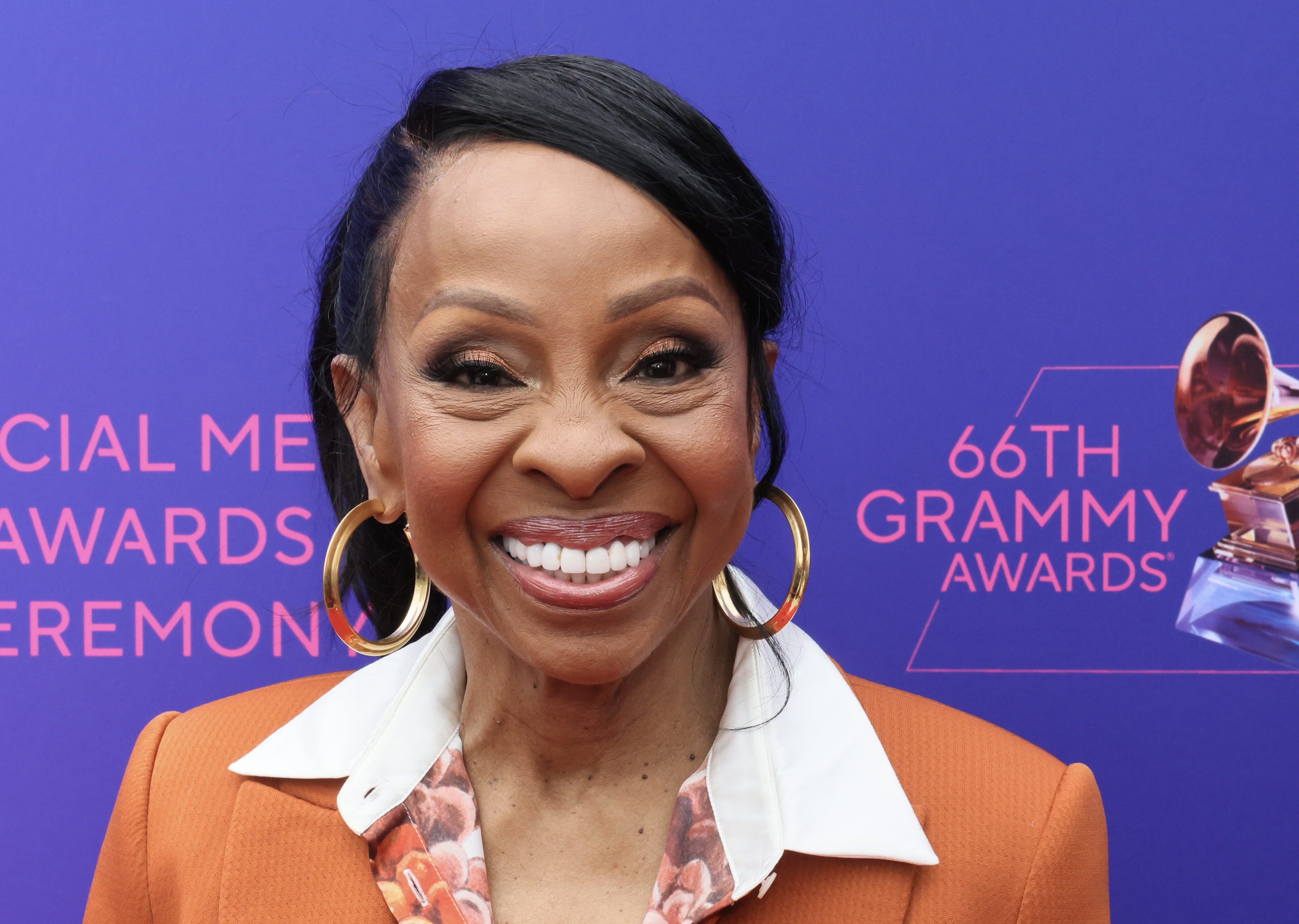 Knight, who turned 80 in 2024, arrived at the Recording Academy's Special Merit Awards in Los Angeles with radiant energy and megawatt charm. Wearing a burnt orange blazer with a floral collar and oversized gold hoops, she lit up the purple carpet with a bold smile and polished style — proving that stage presence doesn't dim with age, it deepens.