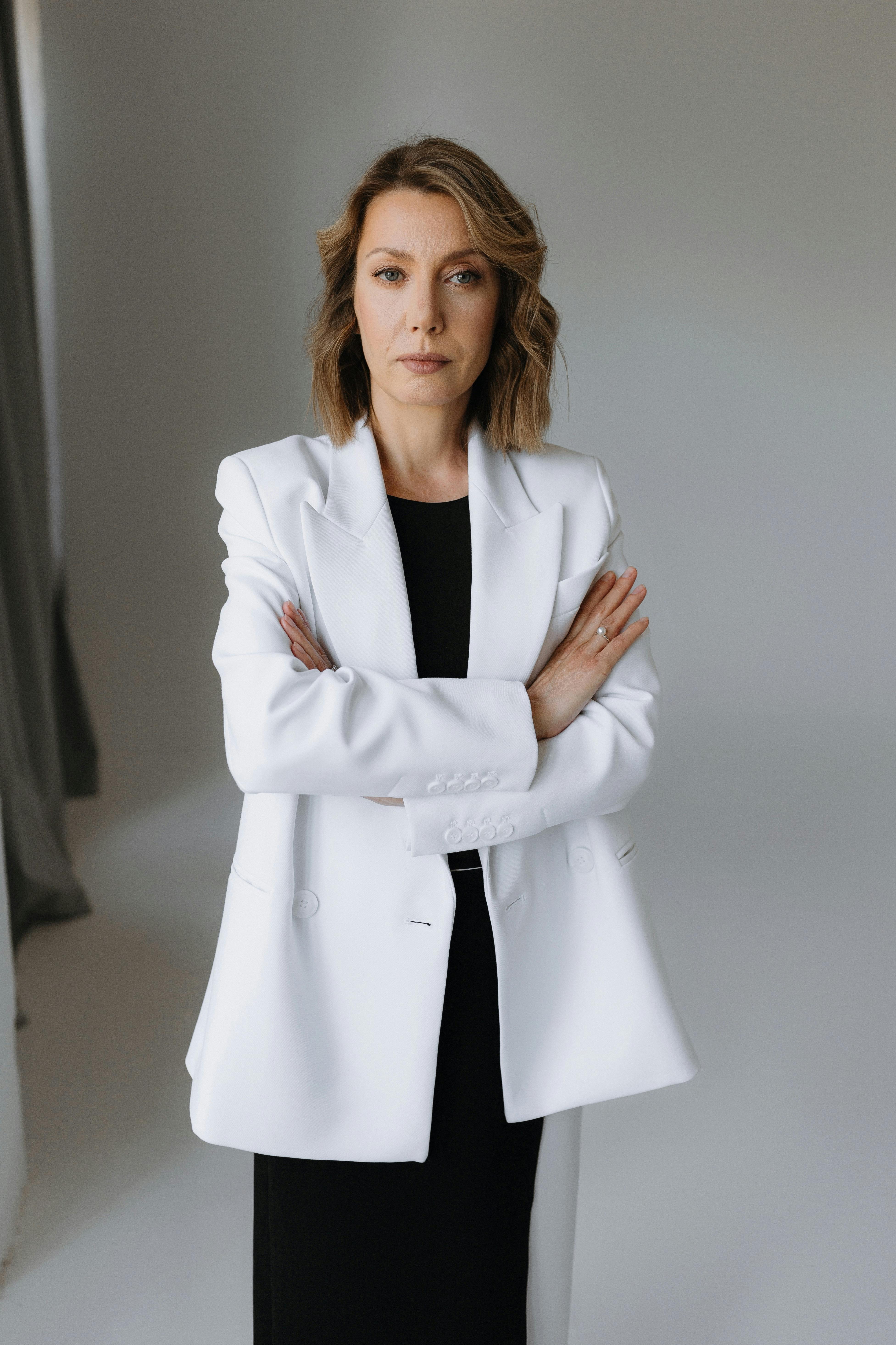 A serious woman with her arms crossed | Source: Pexels