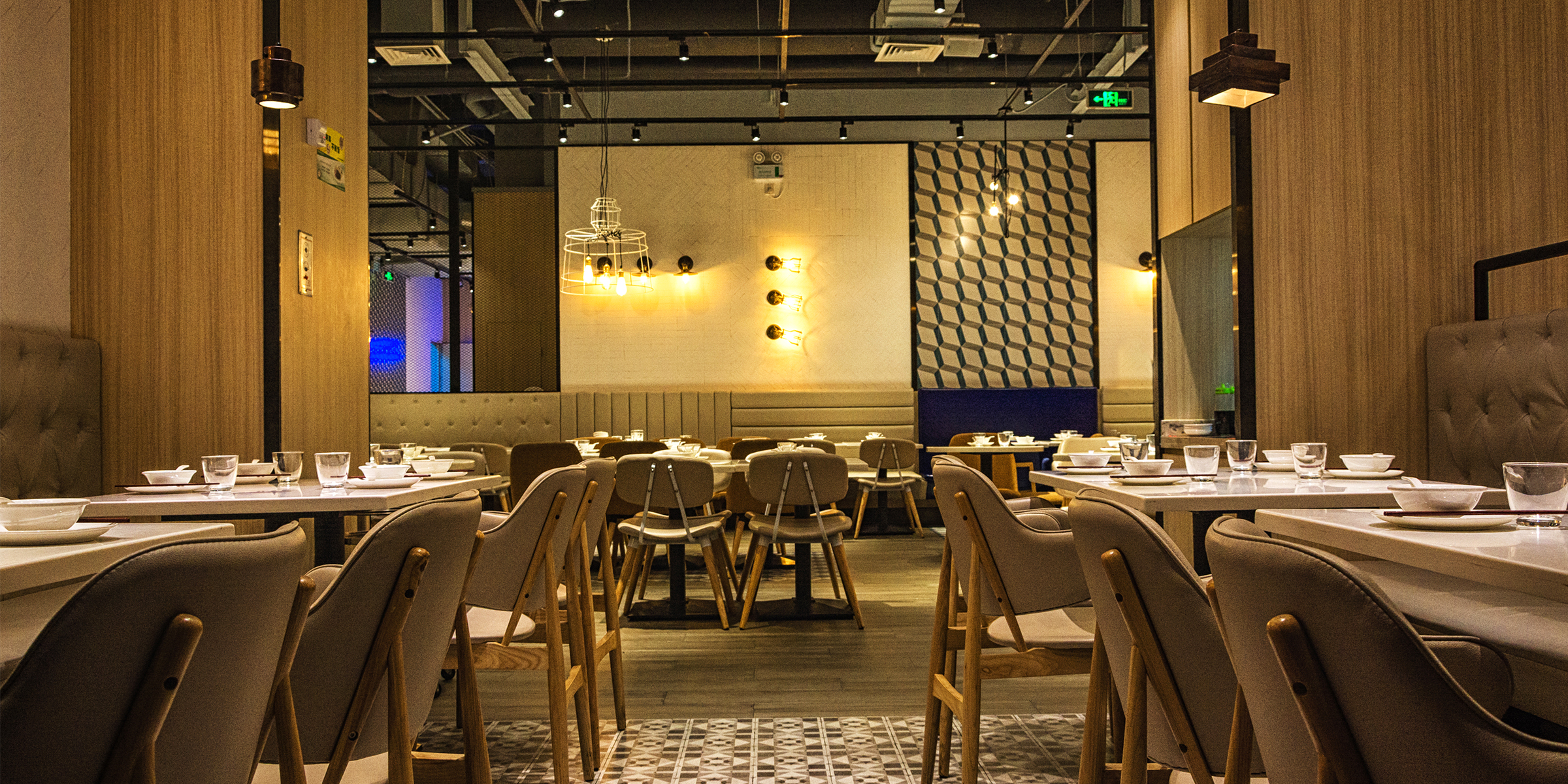 A fancy restaurant | Source: Shutterstock