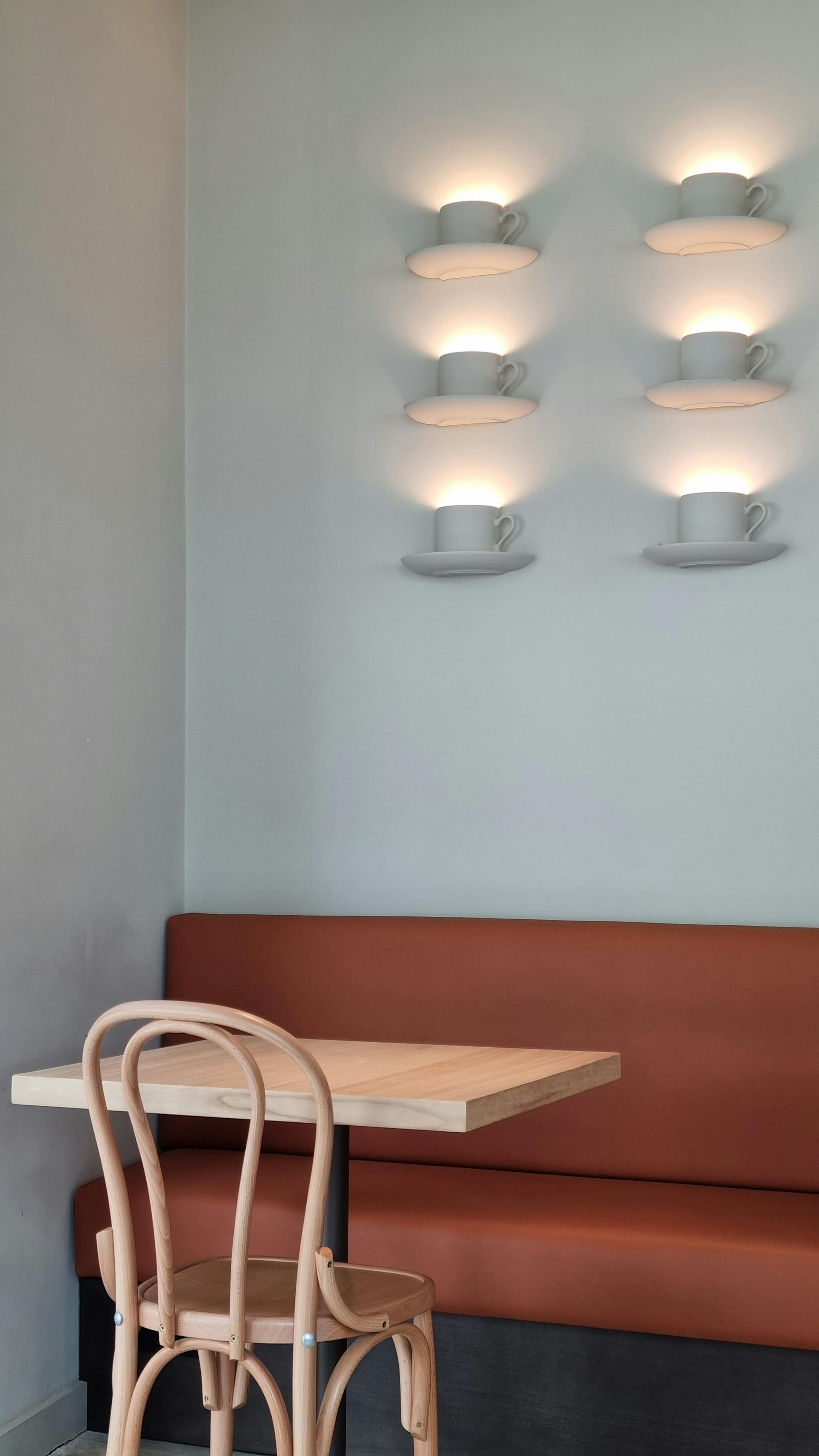 Places assises dans un café | Source : Pexels