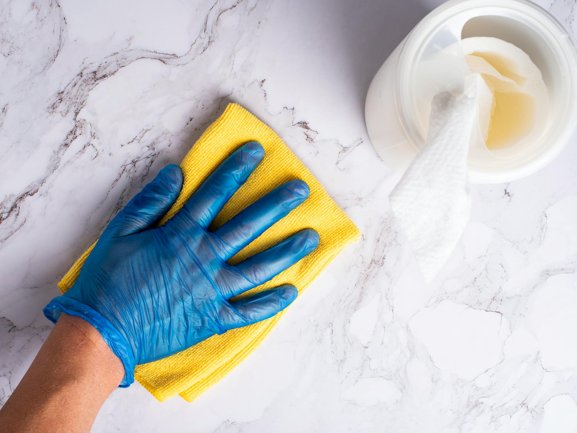 A person cleaning a countertop | Source: Pexels