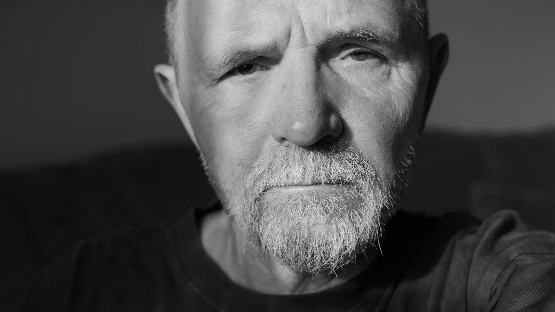 A man with a stern expression | Source: Pexels