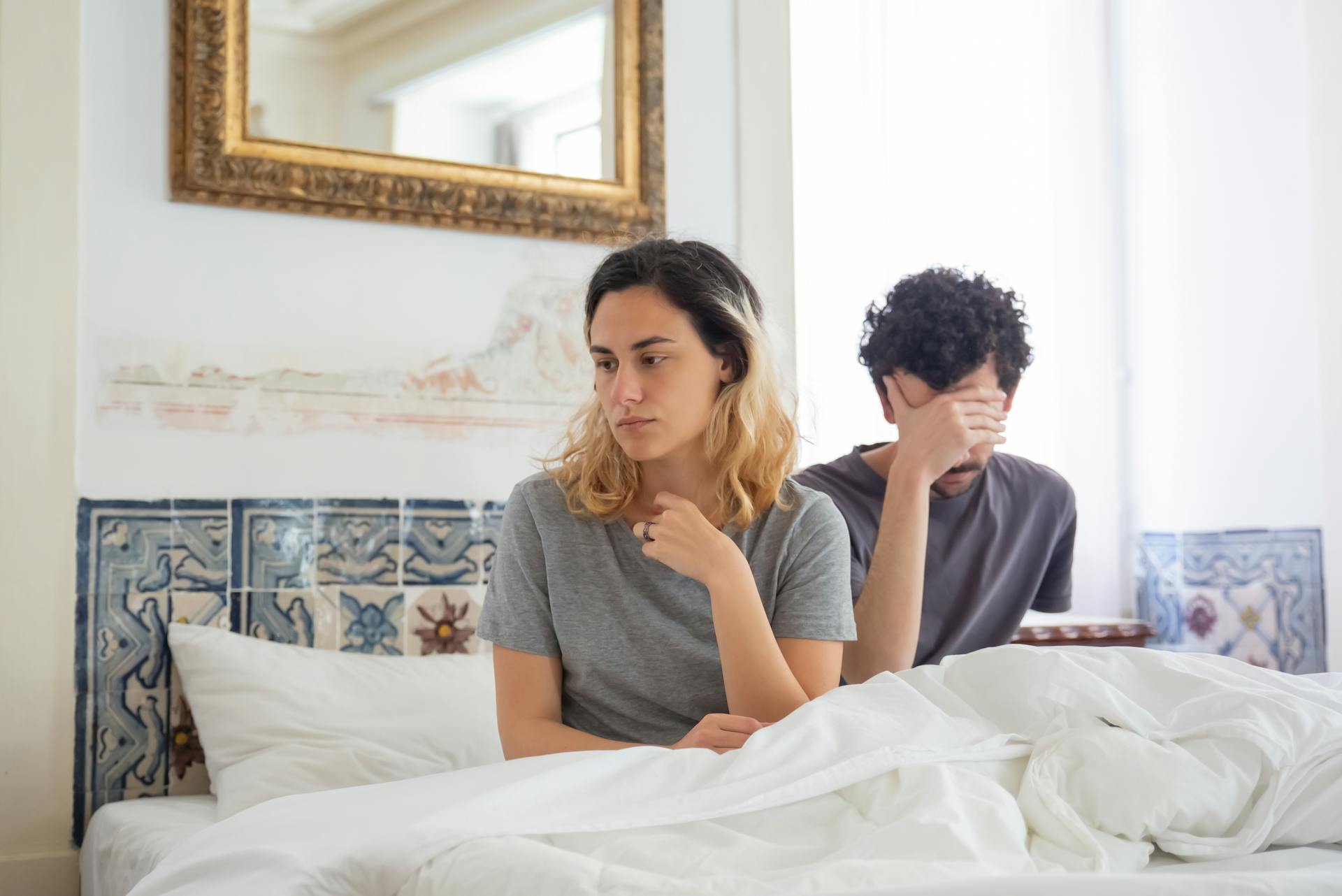 A disappointed-looking couple | Source: Pexels